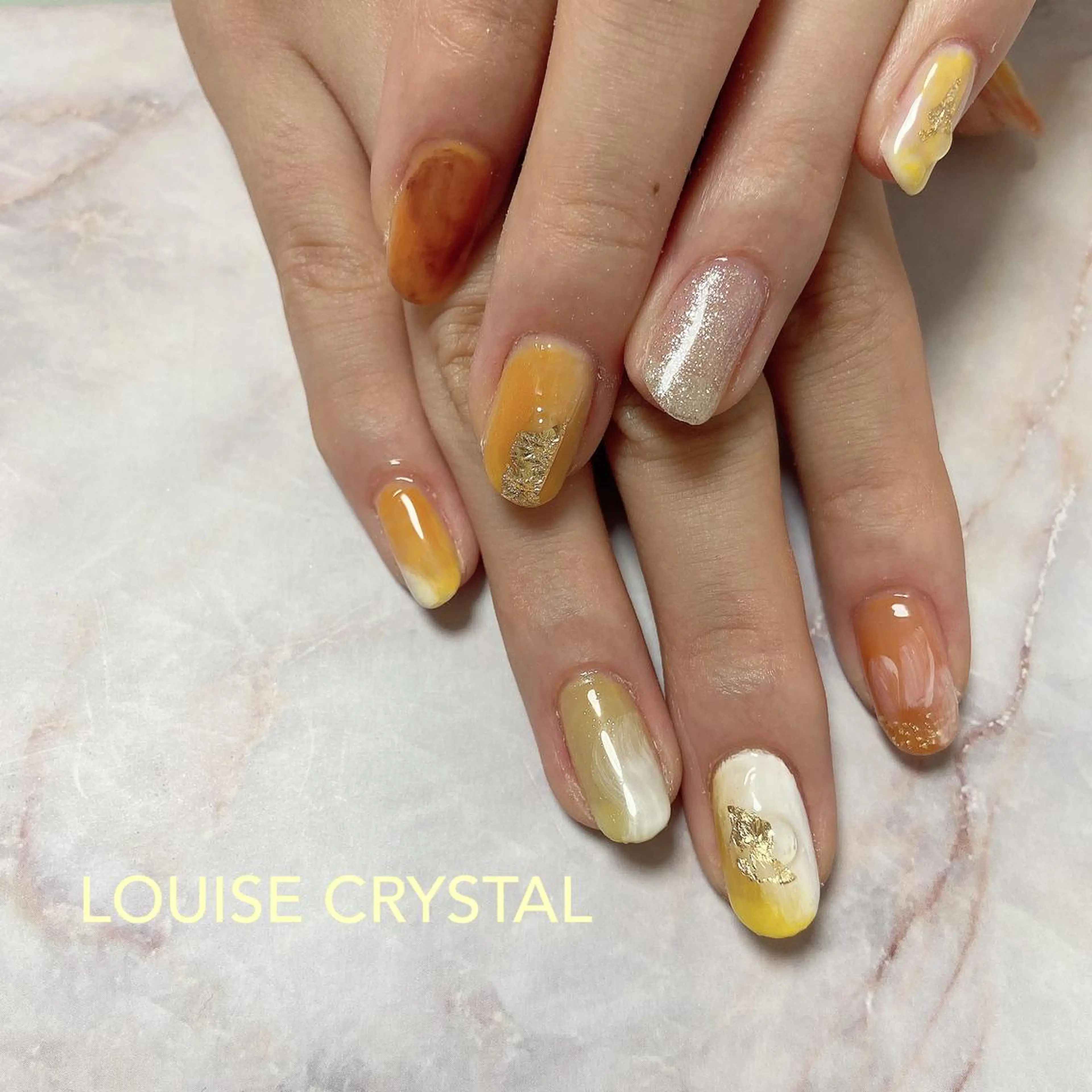 ネイル ニュアンスネイル ハンドネイル LOUISE CRYSTALのネイルデザイン