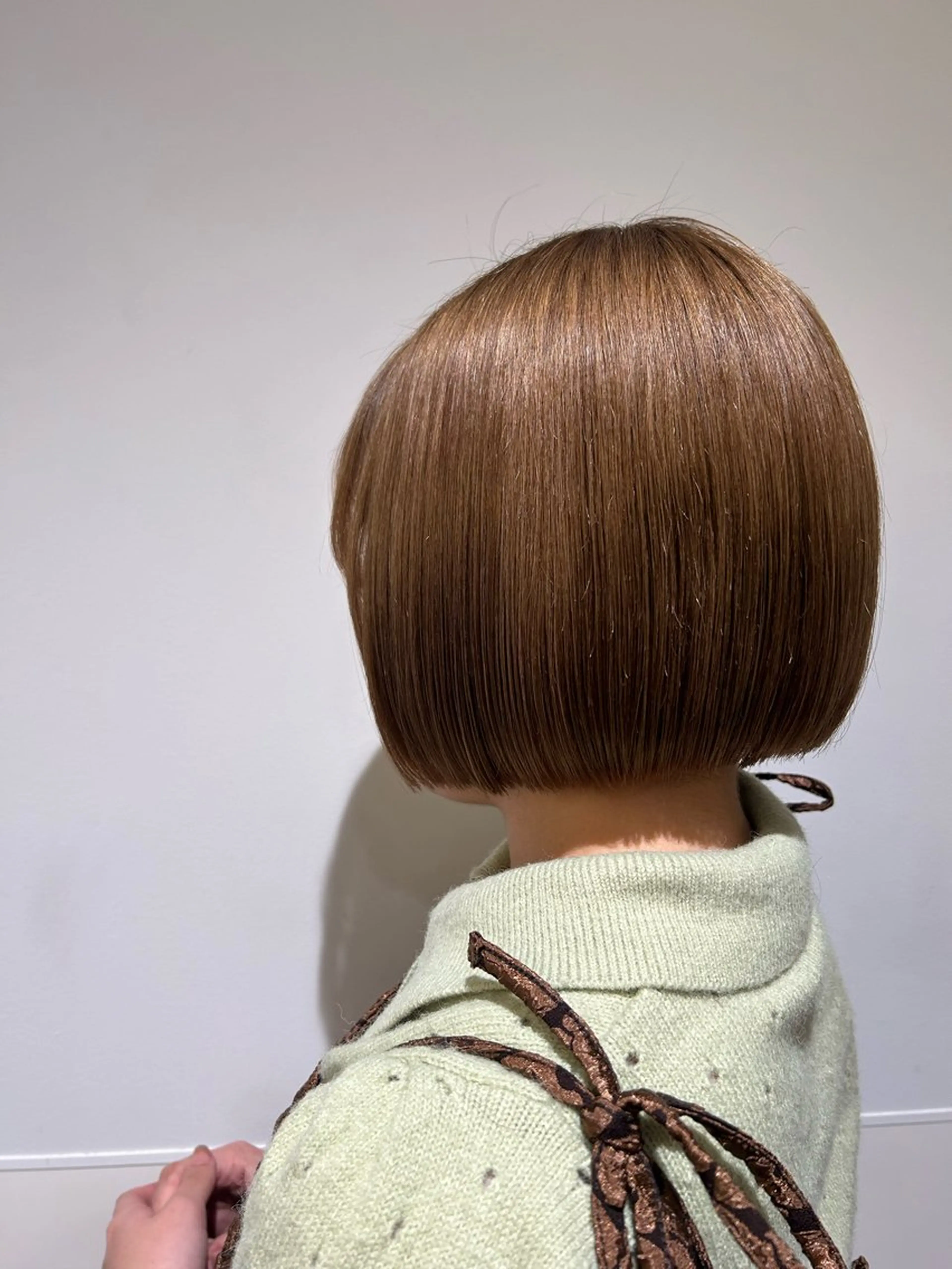 ショート カット ぱつっとボブ/Wカラ ー/ことこ🍒のヘアスタイル