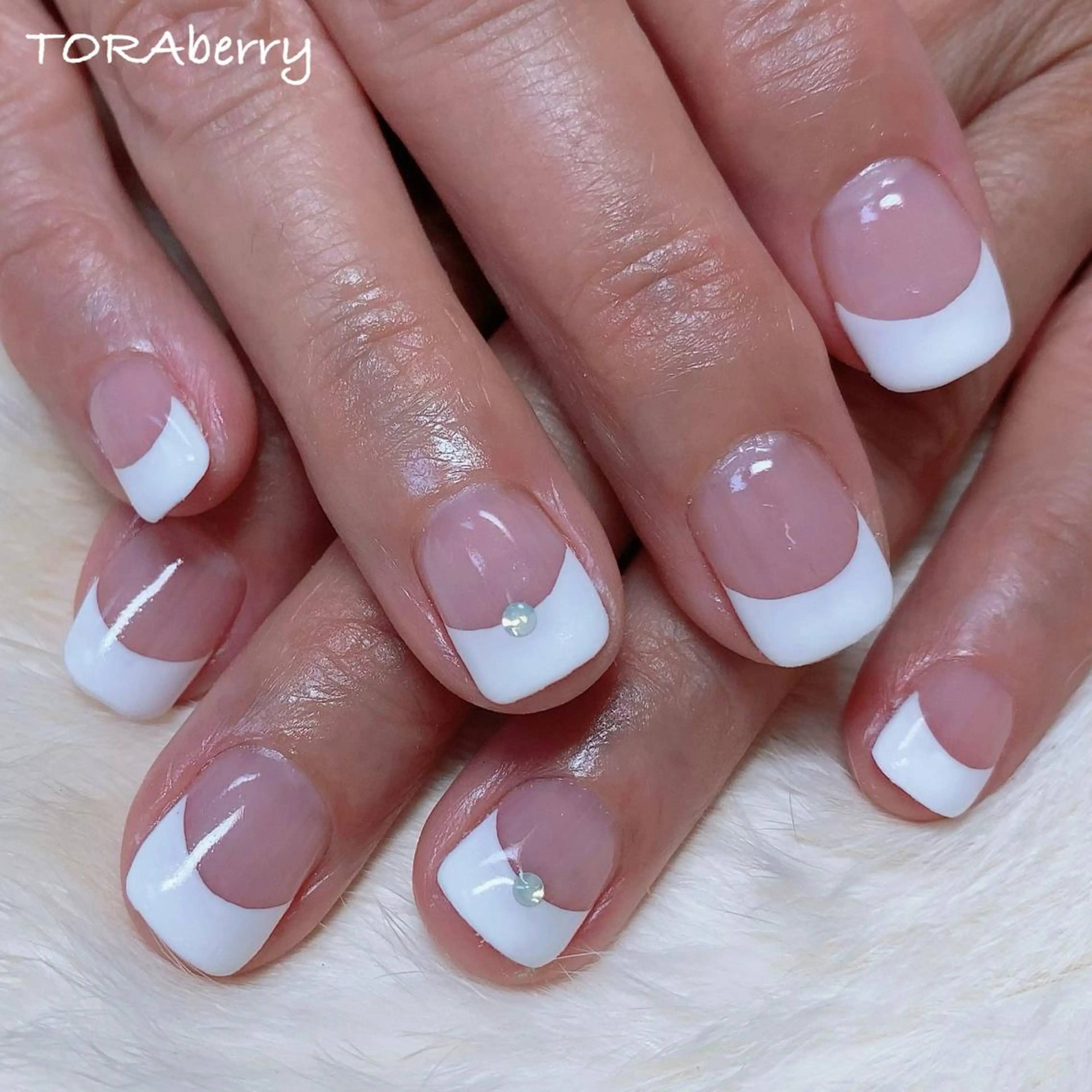 ネイル フレンチネイル ハンドネイル ネイリスト なつみのネイルデザイン