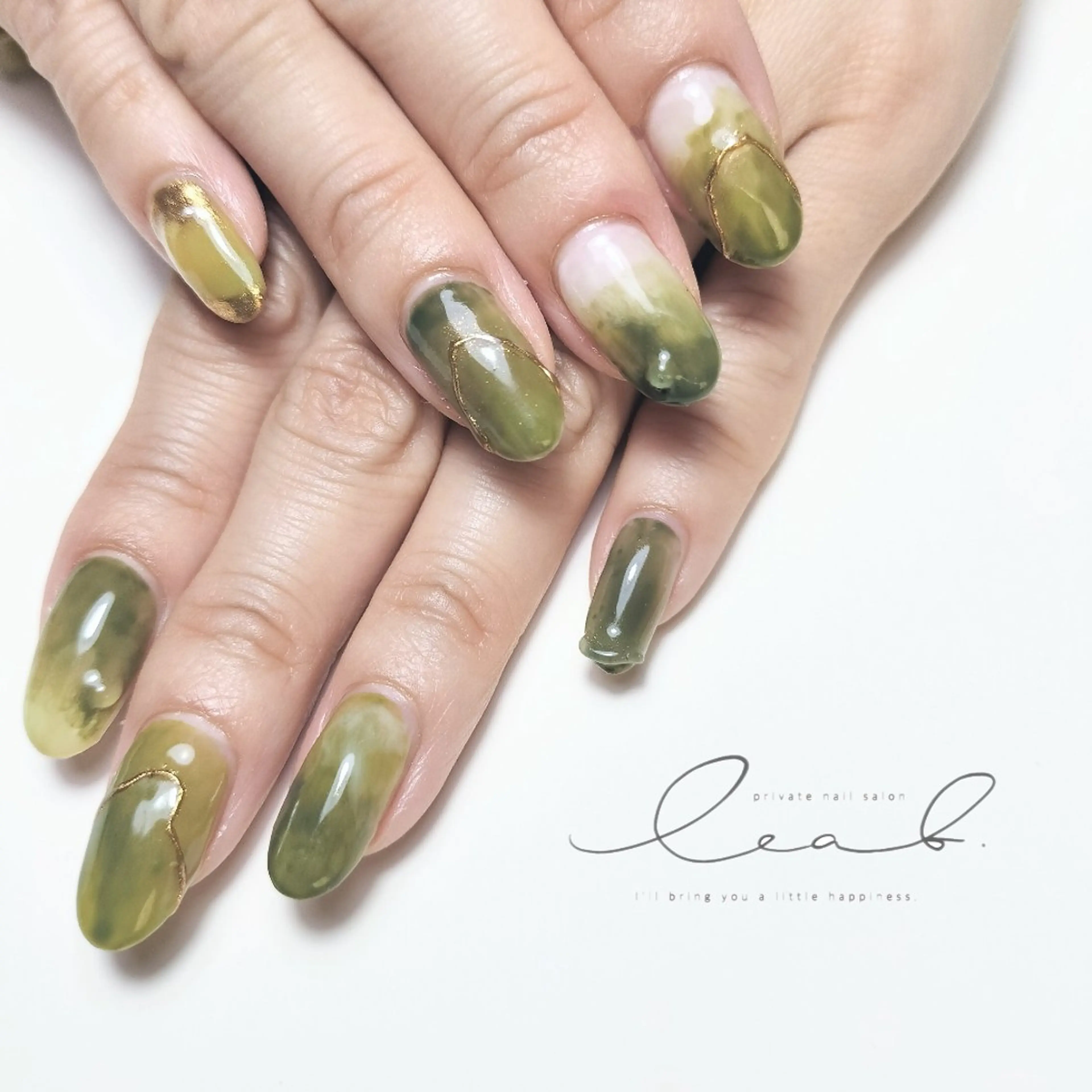 セミロング Leaf. リーフのネイルデザイン