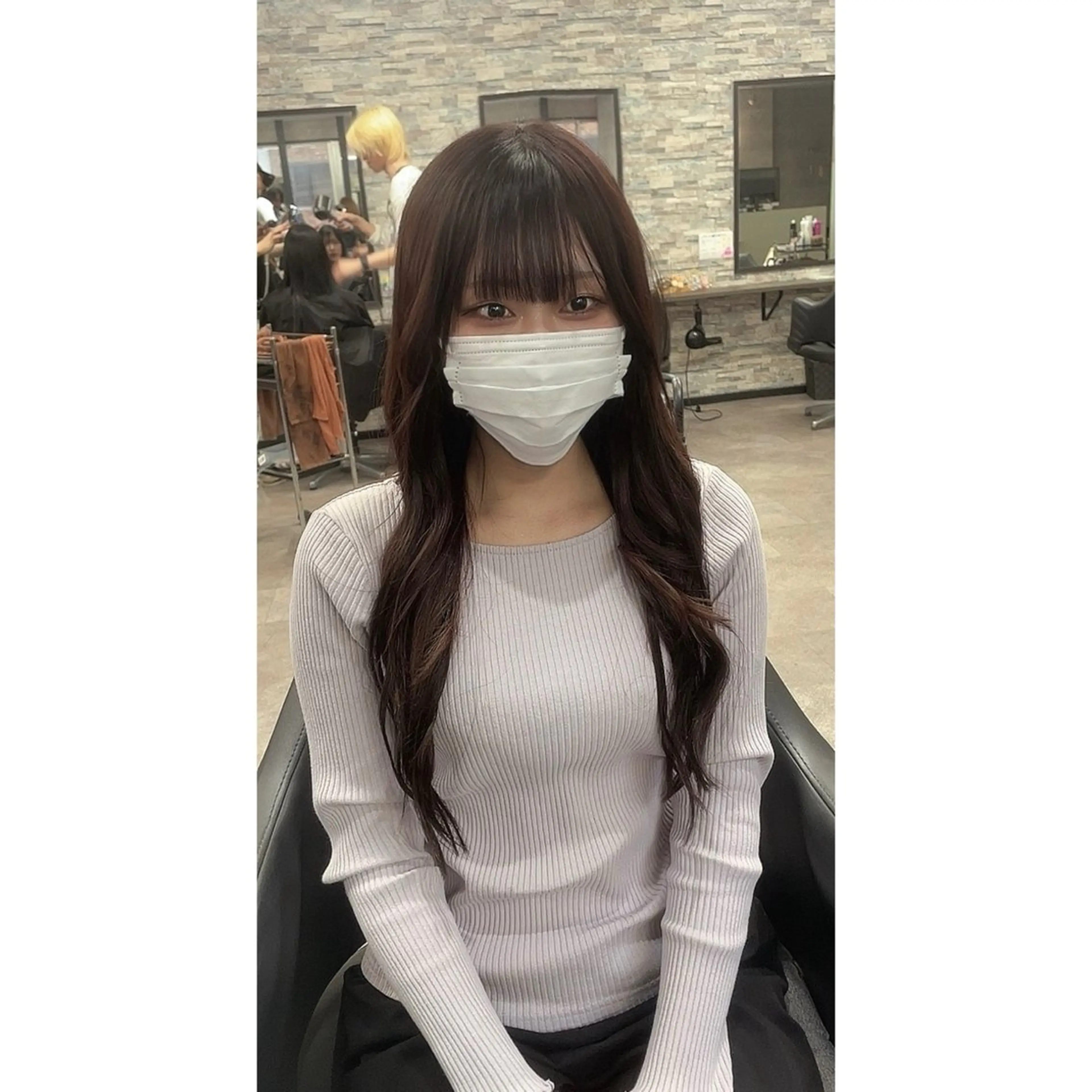 ロング カラー ヘアアレンジ シールエクステ バレイヤージュ ベージュカラー ブリーチ ケアブリーチ エクステ M. KURUMIのヘアスタイル