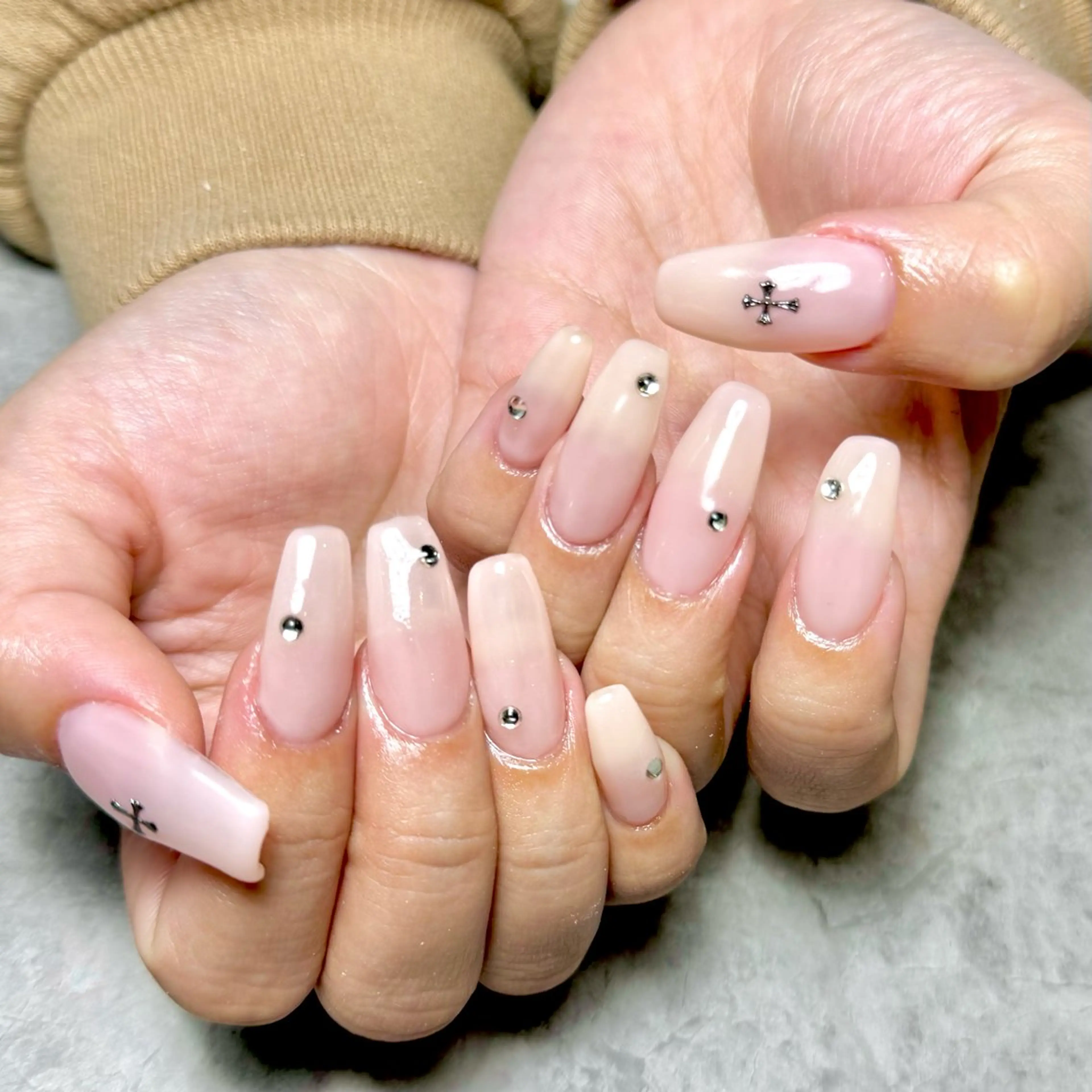 ネイル キラキラネイル ピンク シンプルネイル 春ネイル ハンドネイル Nail Salon Lillion【リリオン】所属・lillion karenのネイルデザイン