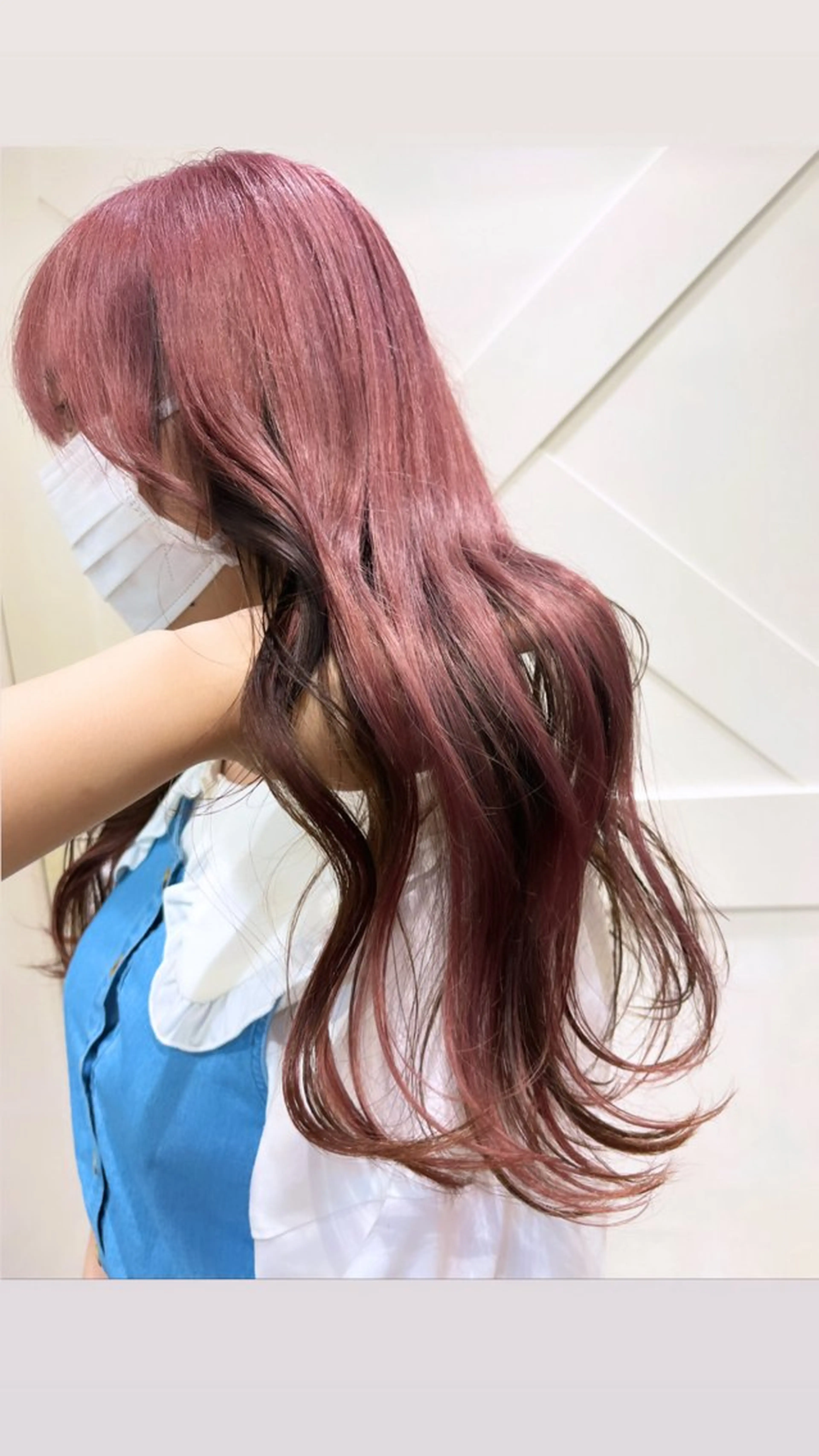 ロング カラー 黒髪 インナーカラー ピンクカラー ヘアカラー ケアブリーチハイトー ンシールエクステのヘアスタイル