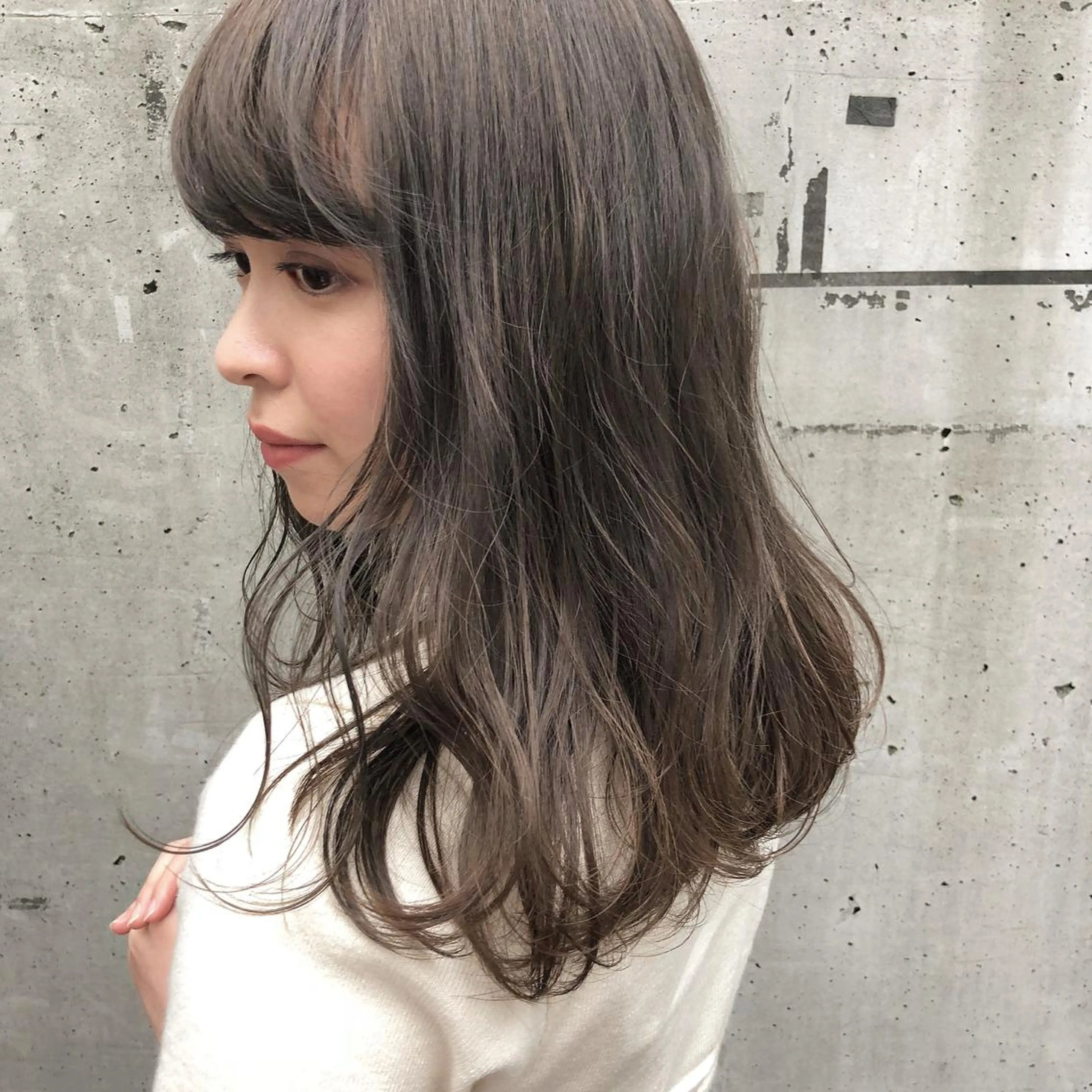 ロング 横山 莉奈のヘアスタイル