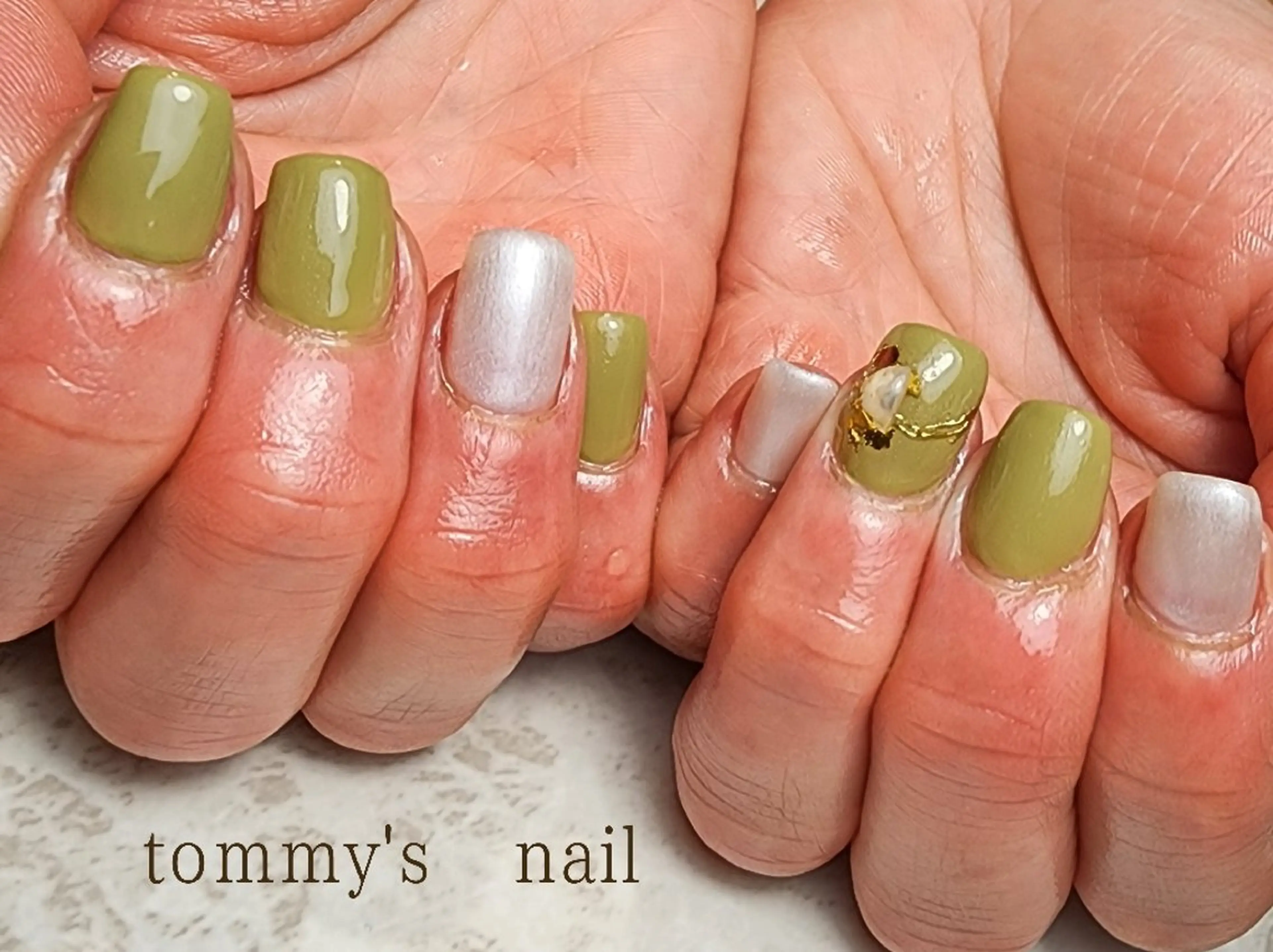 ネイル ジェルネイル グラデーション ラメ(グリッター) ラメグラデーション ミラーネイル ハンドネイル tommy's nail所属・福岡/若よもぎ蒸し 全身美容が叶うサロンのネイルデザイン