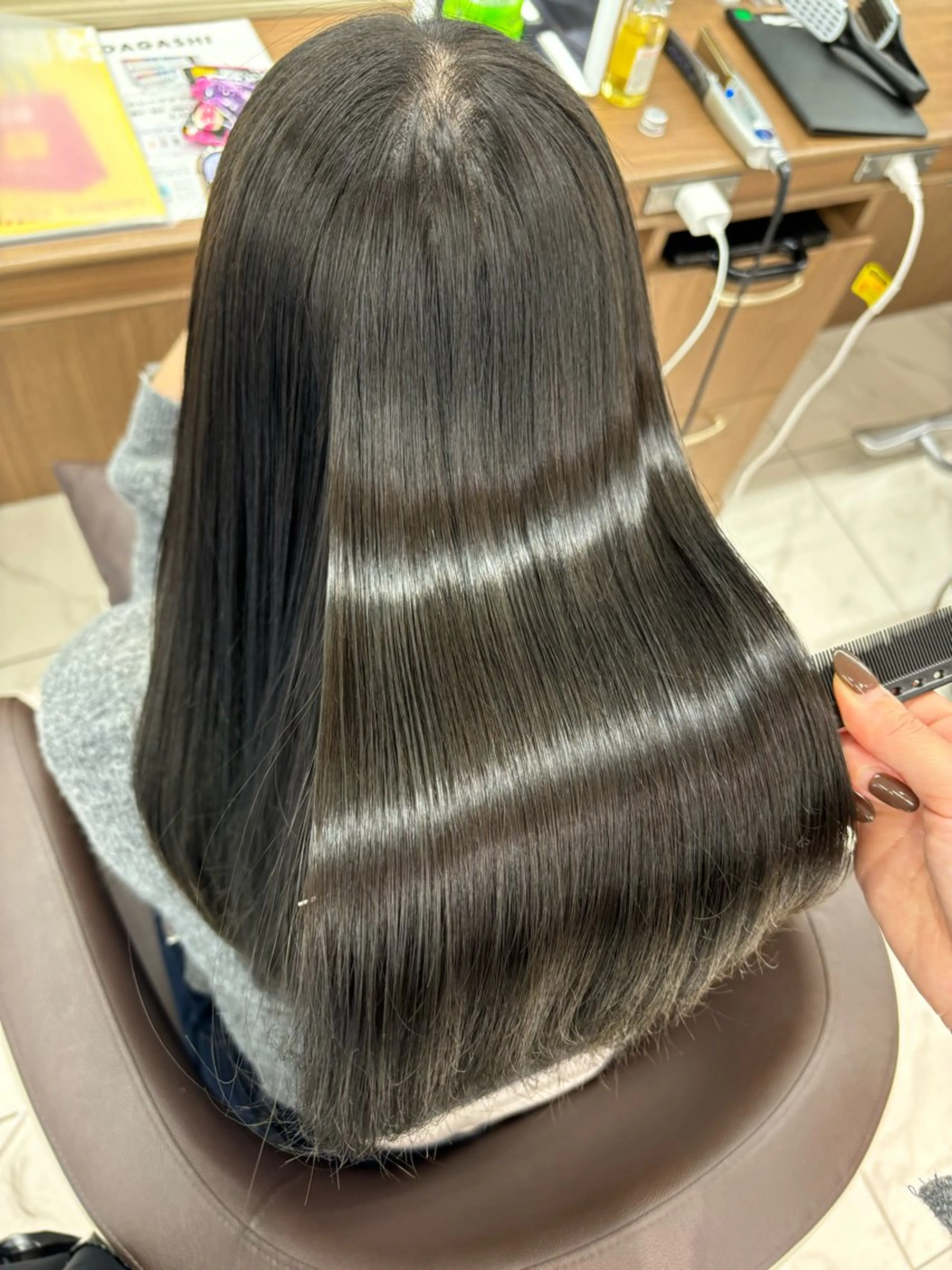 ロング カラー グレージュ オリーブグレージュ オリーブグレー 髪質改善 ヘアカラー トリートメント 長妻莉央/縮毛矯正 髪質改善カラーのヘアスタイル