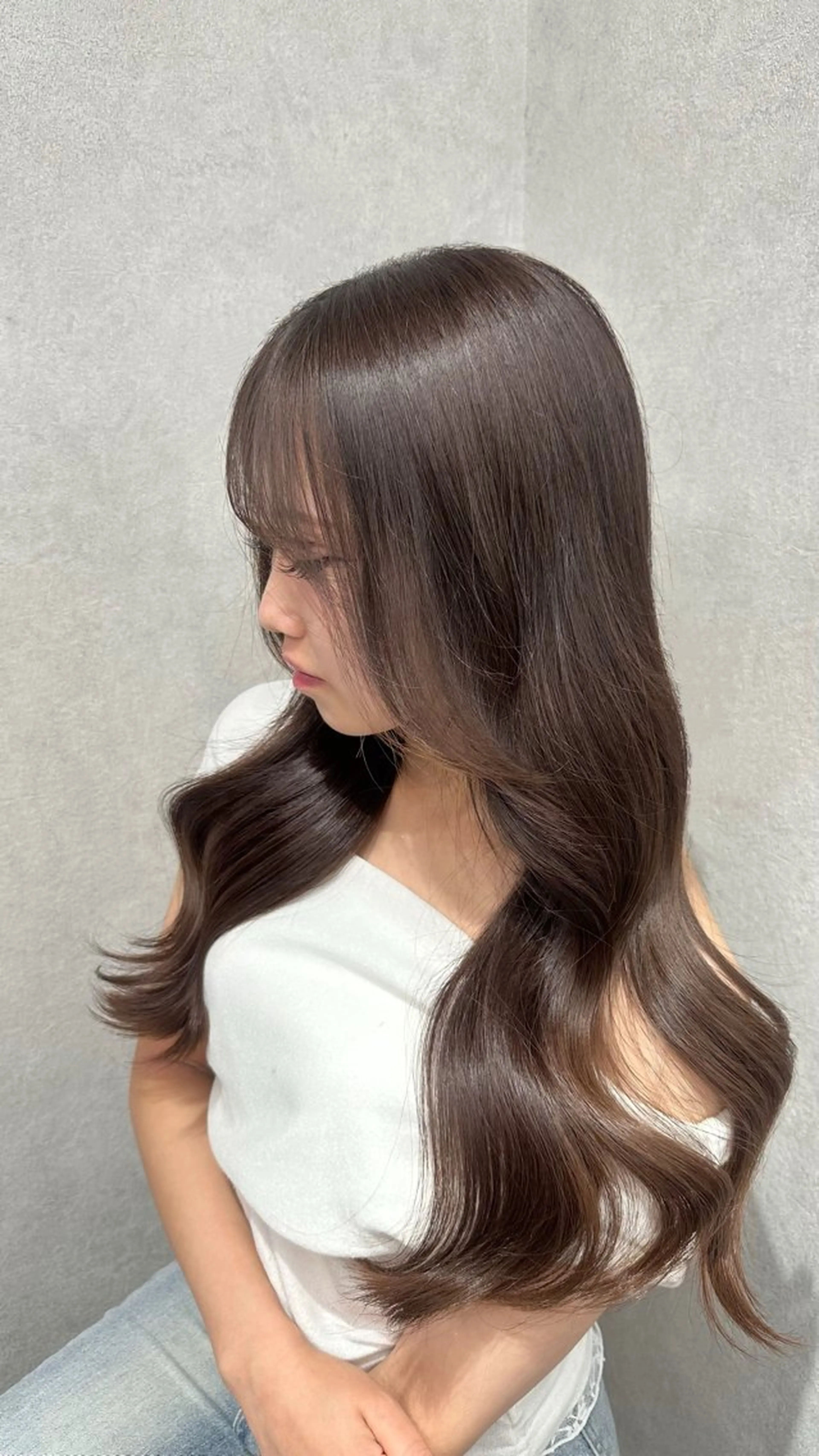 セミロング ヘアカラー 🎀透明感カラー 𝐂𝐇𝐈𝐒𝐀のヘアスタイル