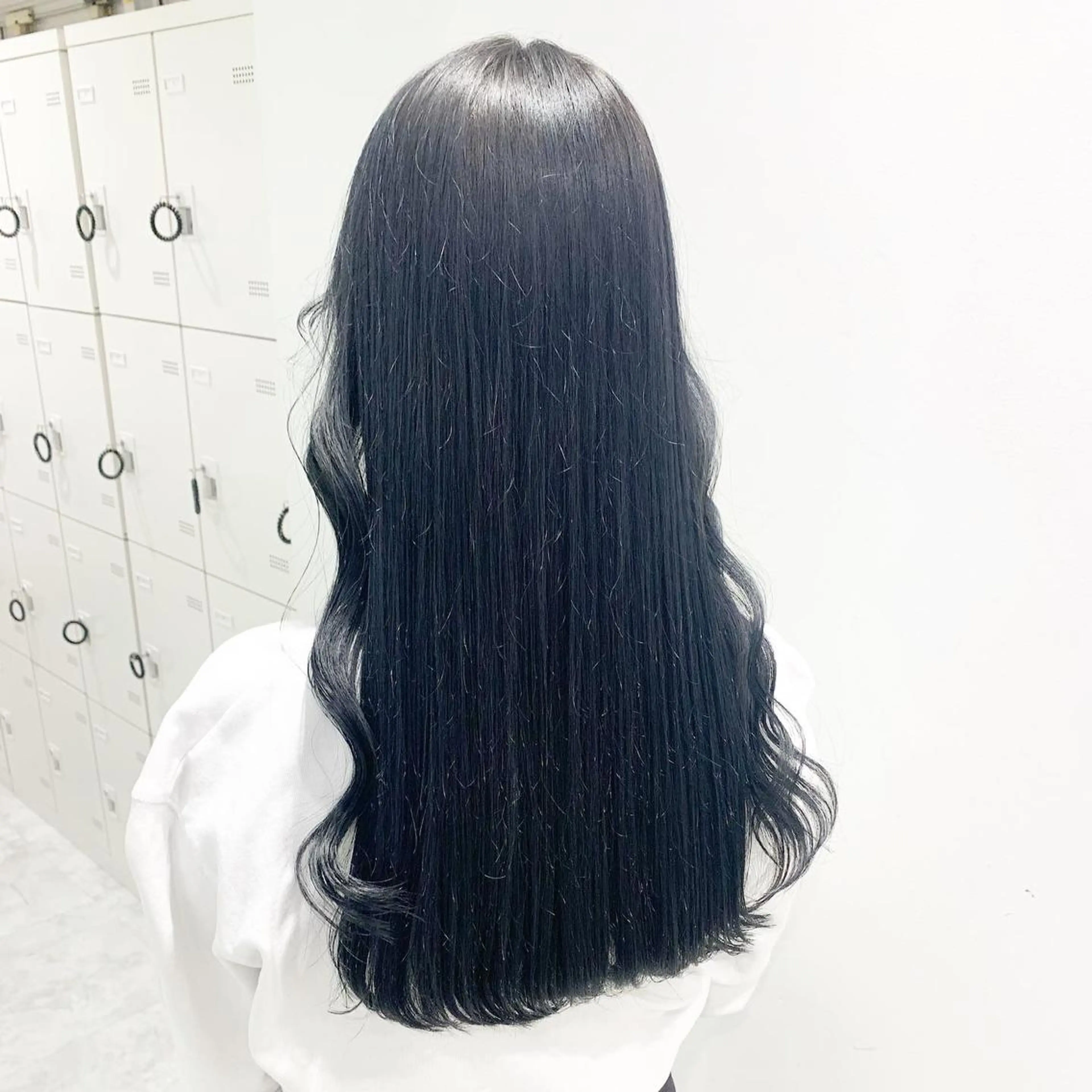 セミロング カラー ヘアアレンジ 🪞ハイトーン🪞 🤍waka🤍のヘアスタイル