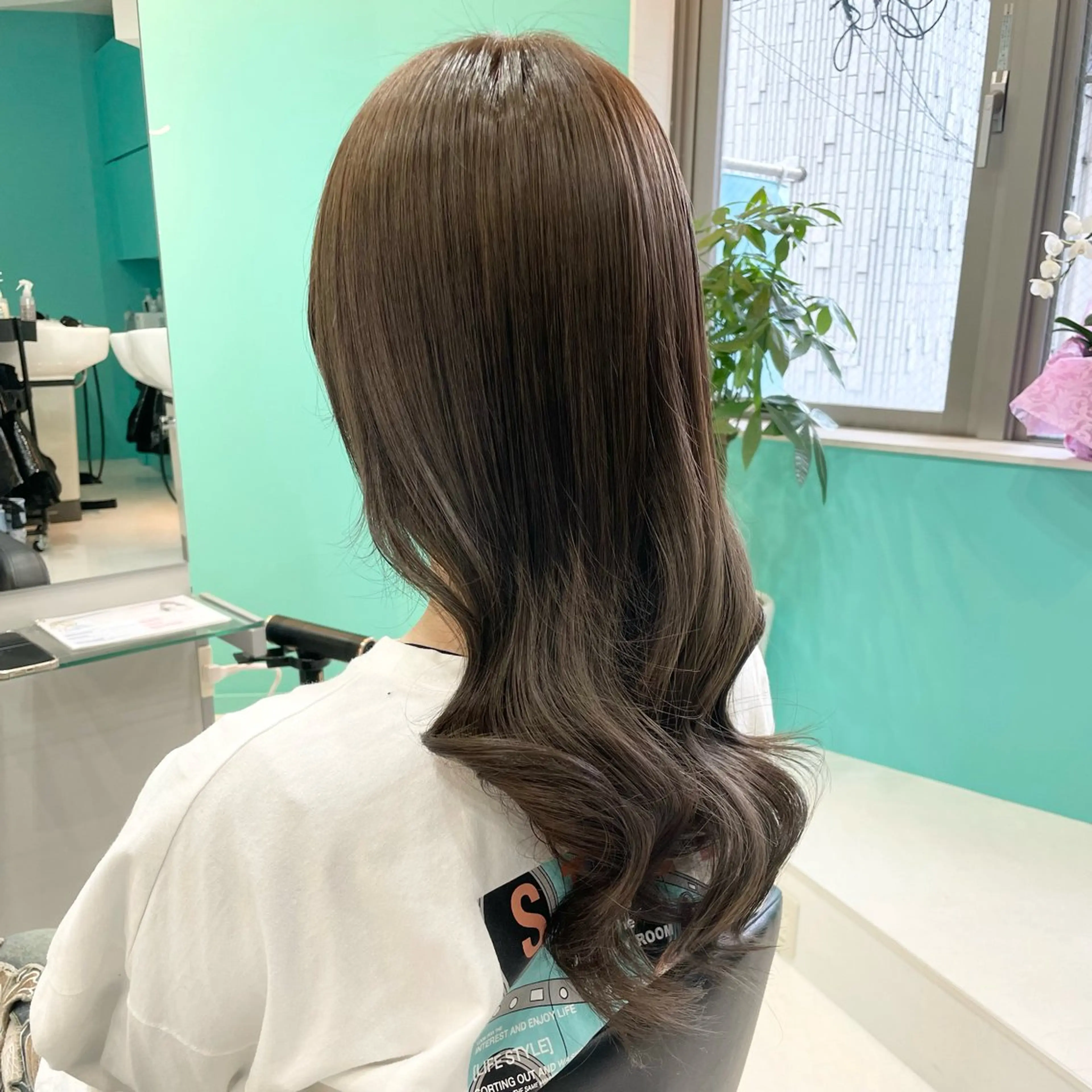 ロング カラー ベージュカラー オリーブベージュ イヤリングカラー 🫧Natsukiのヘアスタイル
