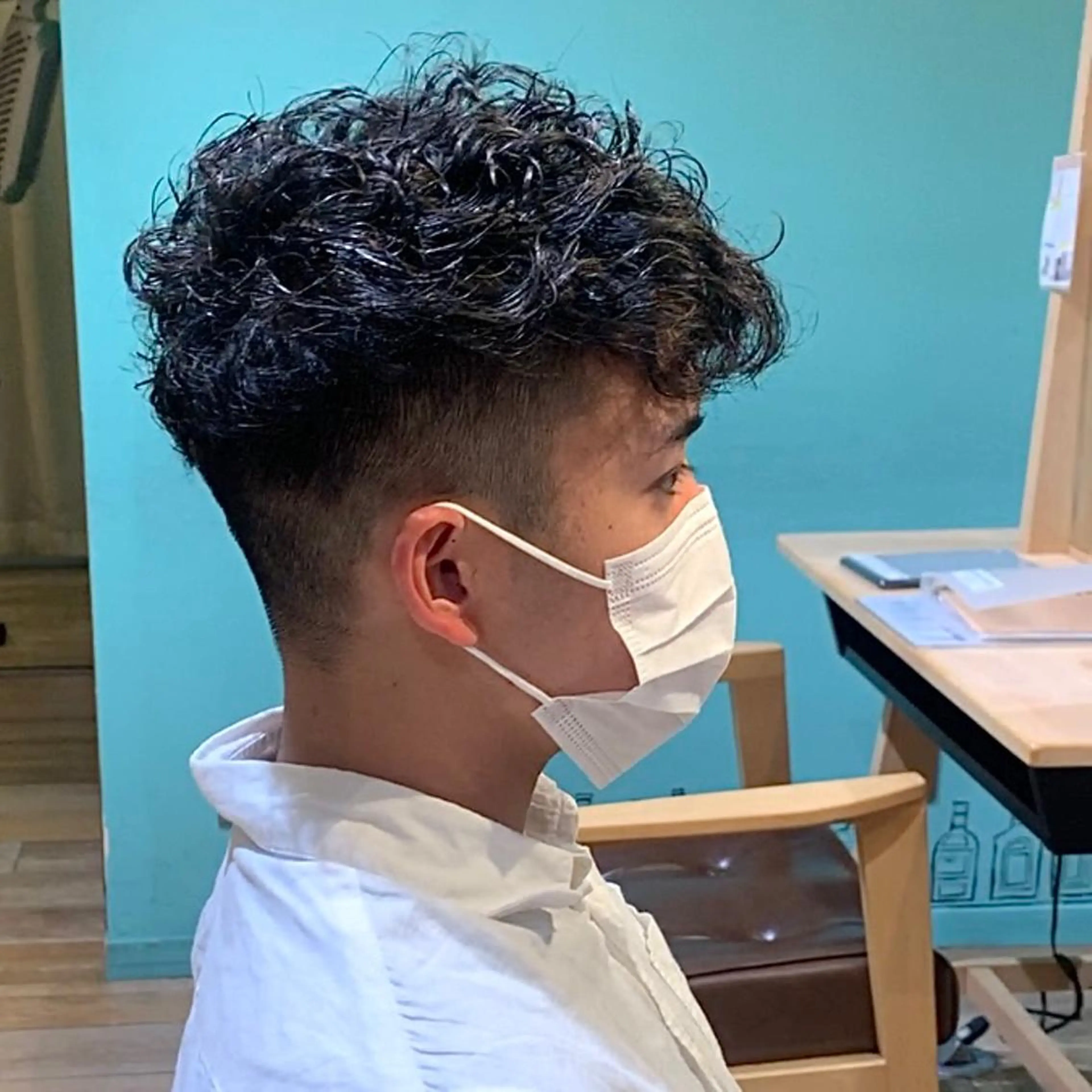 パーマ メンズ フェードカット メンズパーマ スペインカール メンズ縮毛矯正 /メンズパーマ美容師のヘアスタイル