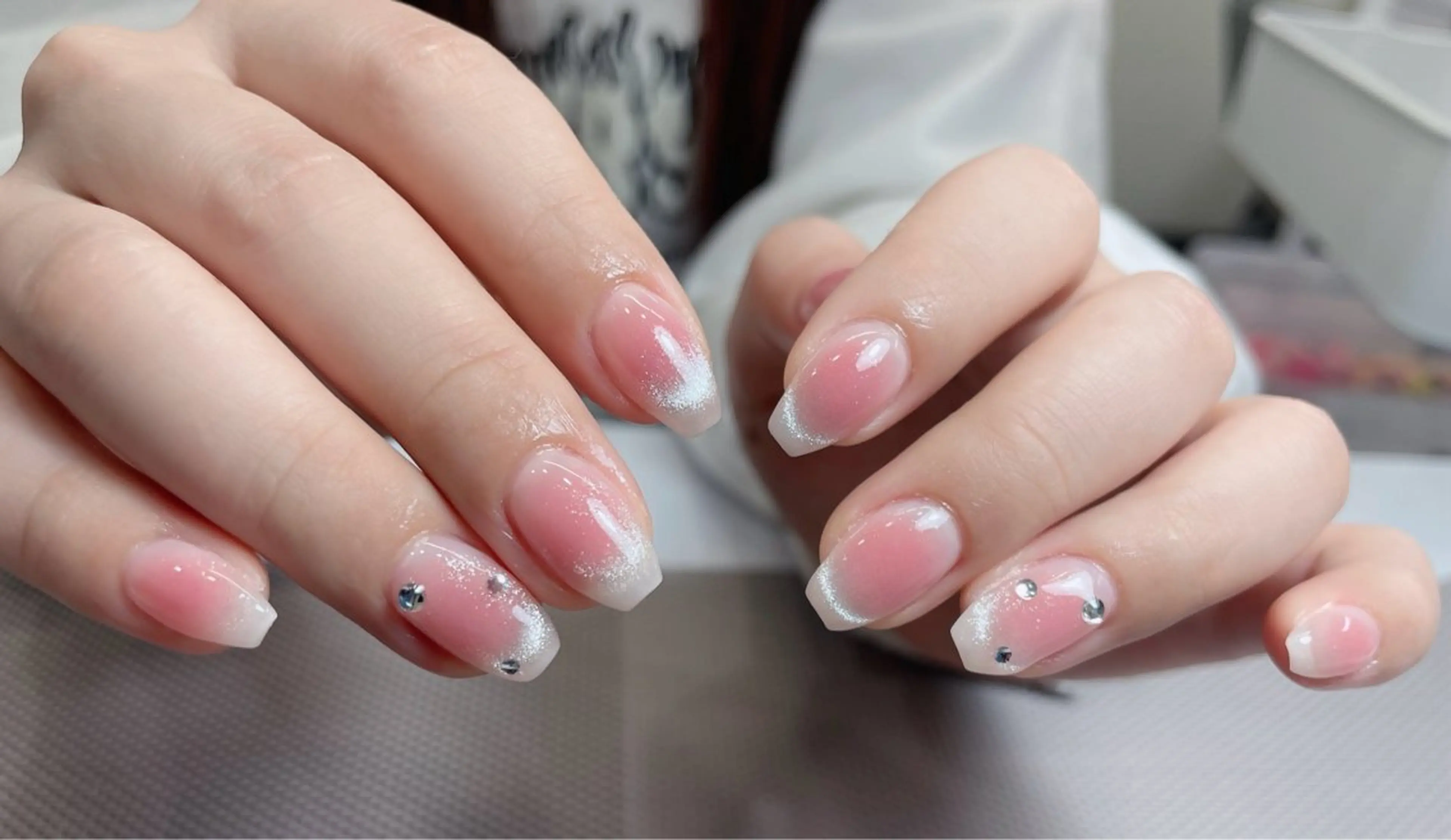 ネイル チークネイル 長さ出し フレンチネイル グラデーション キラキラネイル MEO NAILのネイルデザイン