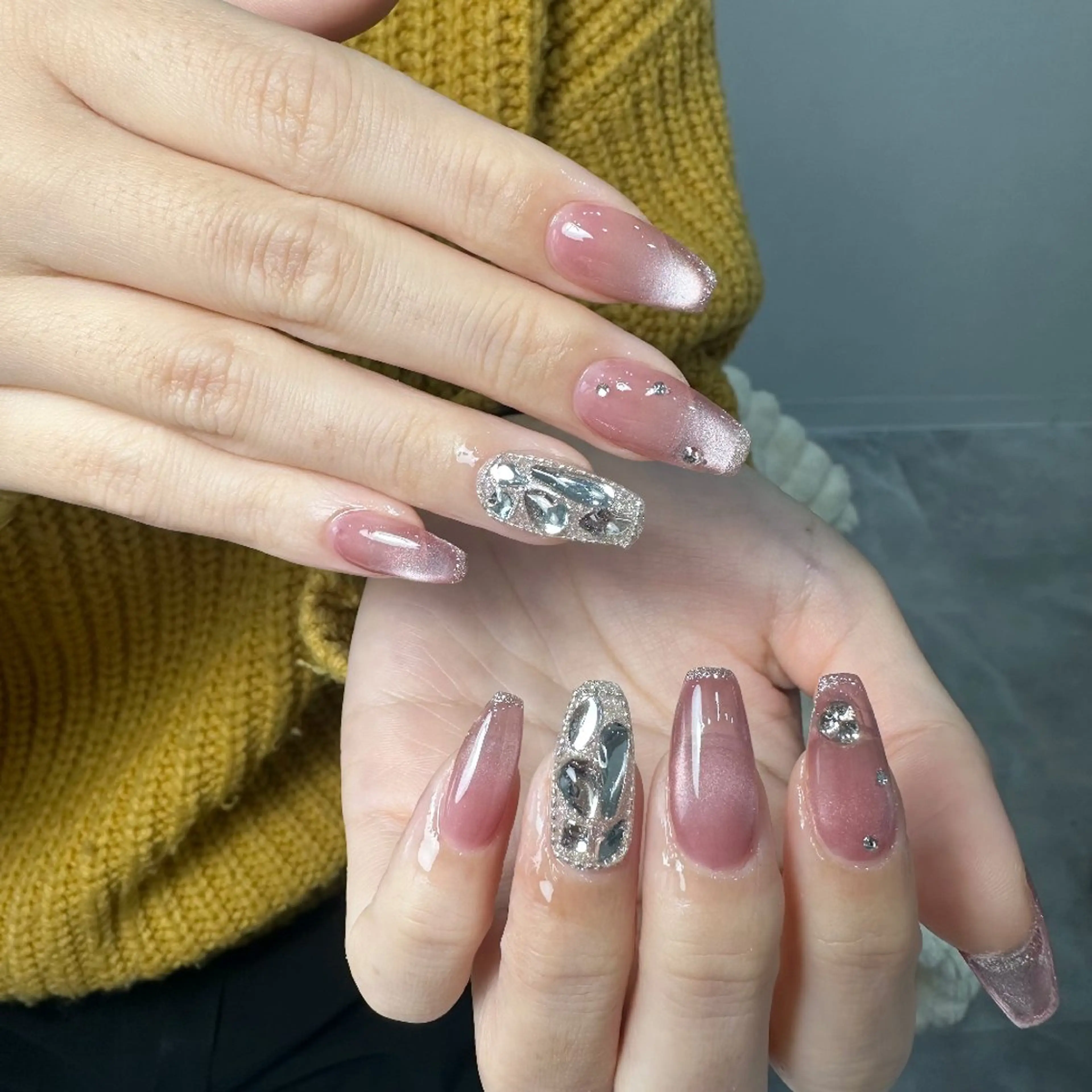 ネイル チークネイル フレンチネイル ジェルネイル ガラスフレンチ キラキラネイル ハンドネイル UM Nail Salonのネイルデザイン