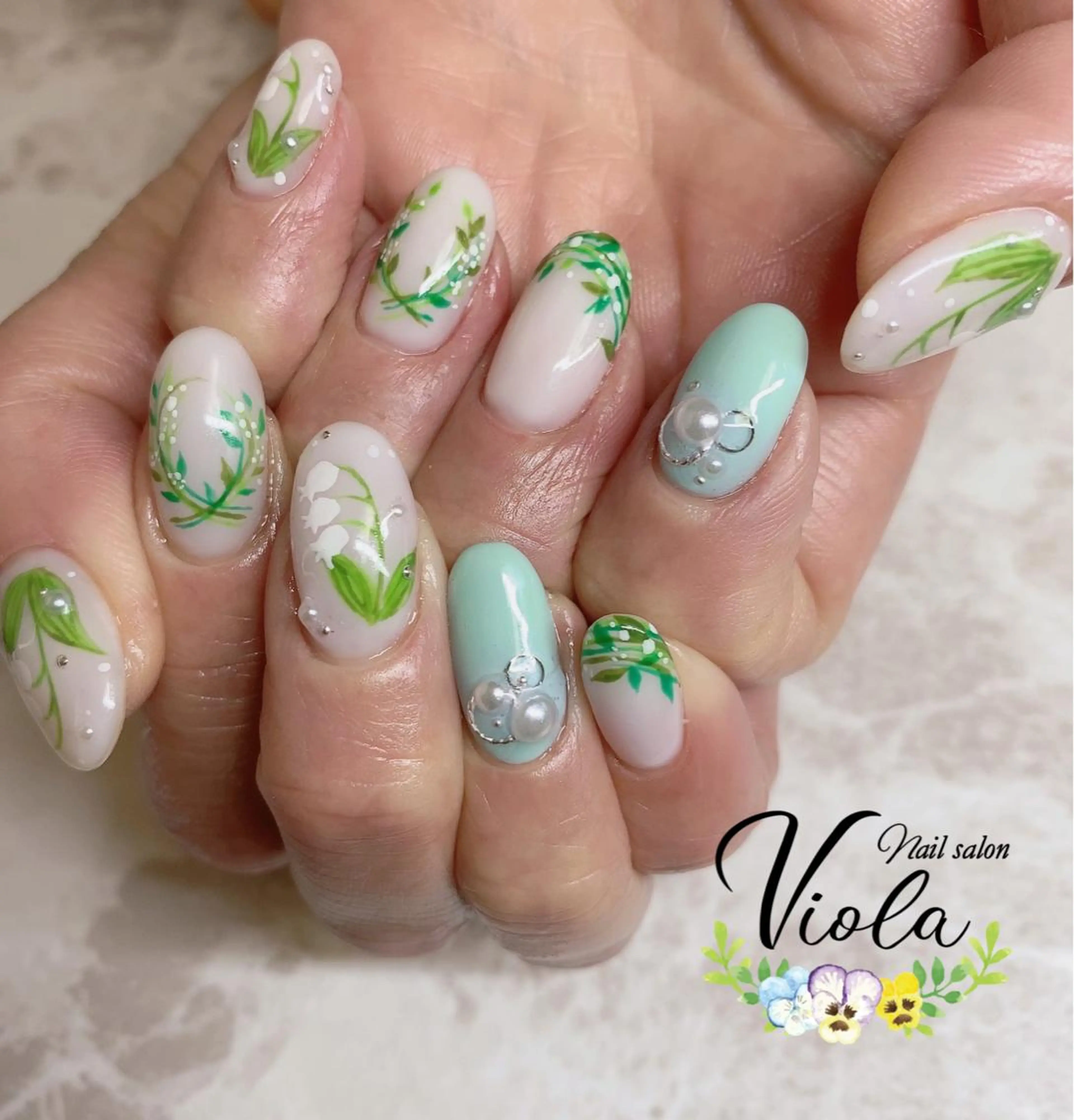 ネイル アートネイル グリーン ホワイト Nailsalon Viola所属・ネイルサロン Violaのネイルデザイン