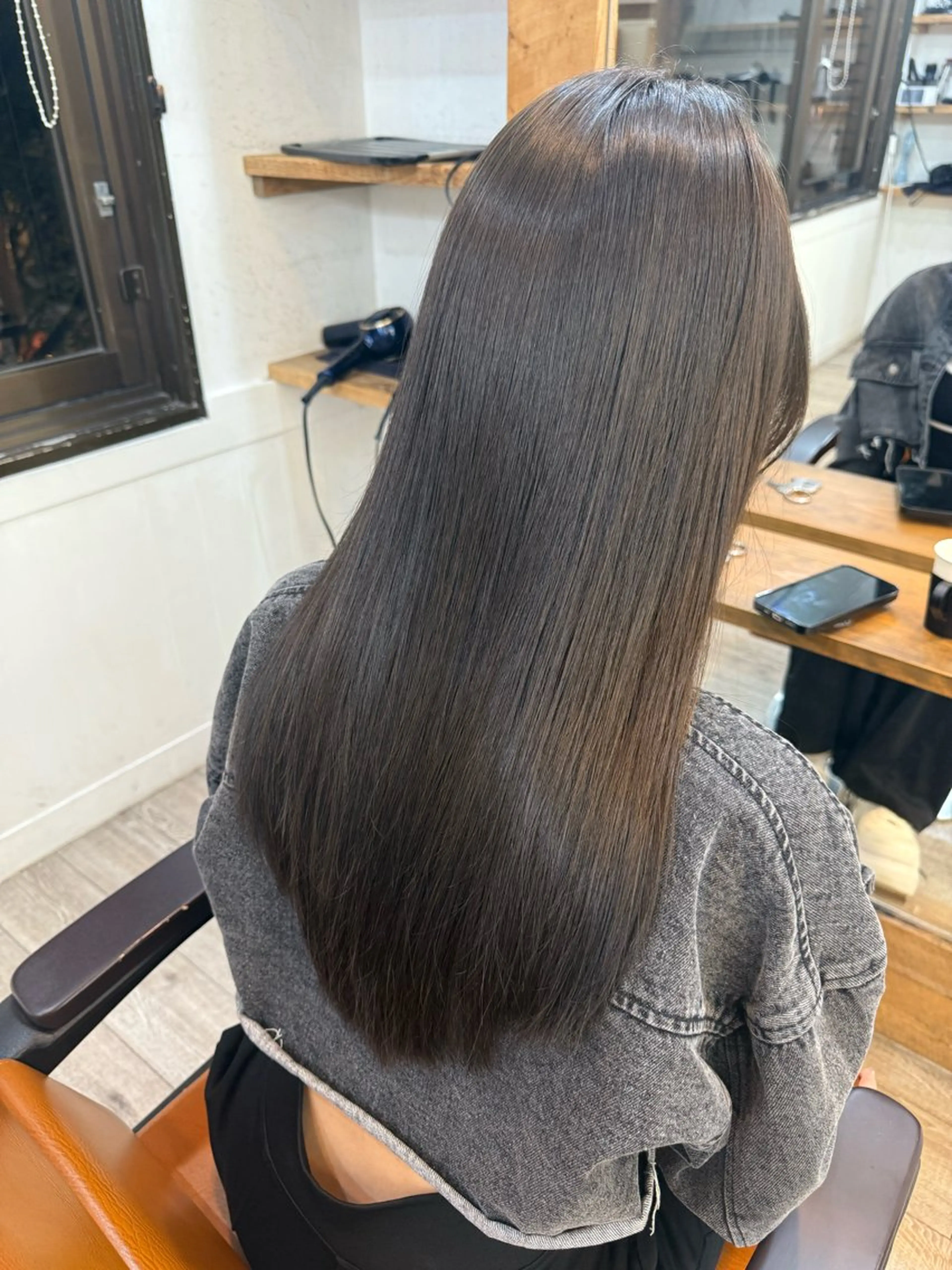 ロング WATARU/ 韓国風巻き髪のヘアスタイル