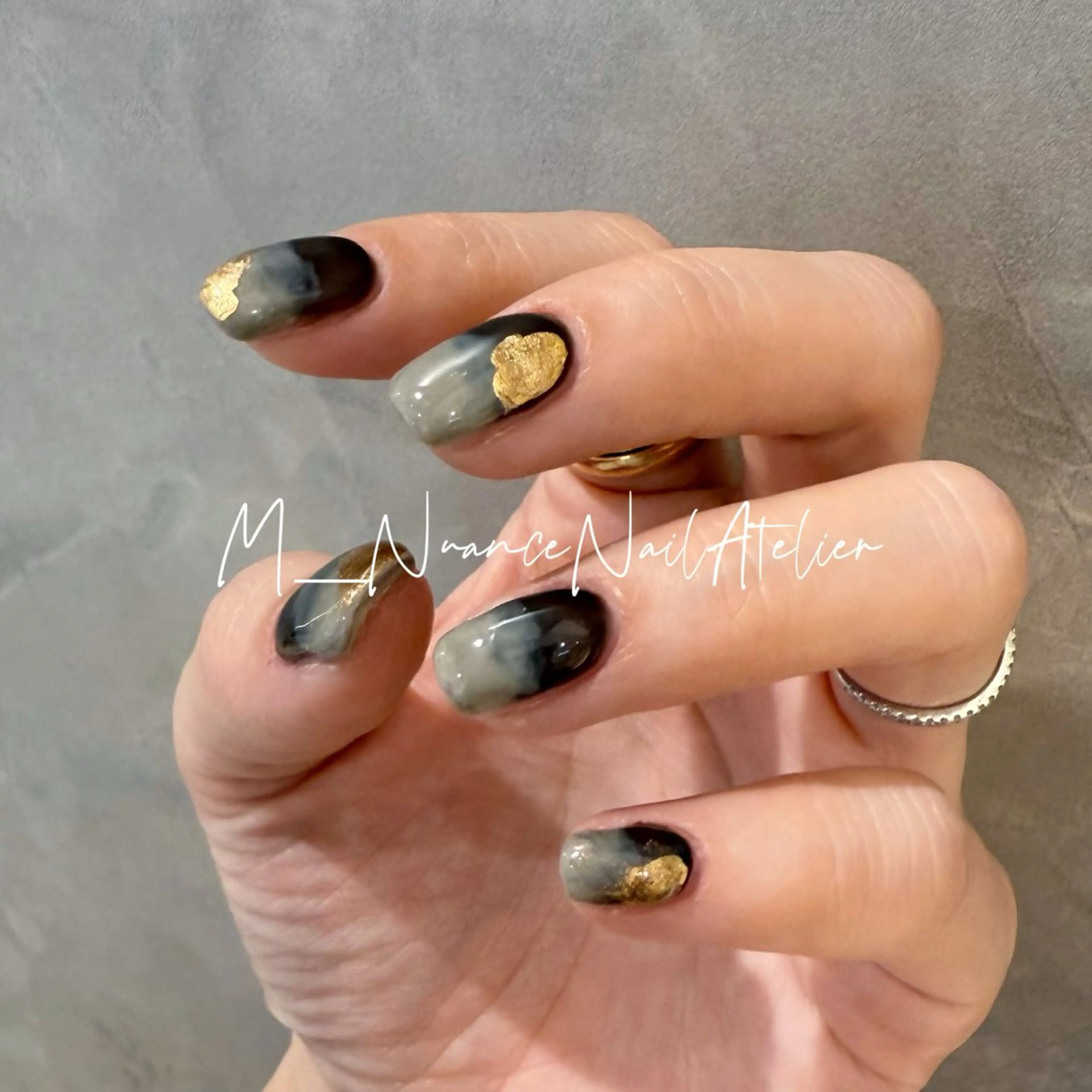 ネイル マグネットネイル ニュアンスネイル オフィスネイル シンプルネイル ハンドネイル GO TODAY横浜Solace店所属・M___nail atelierのネイルデザイン