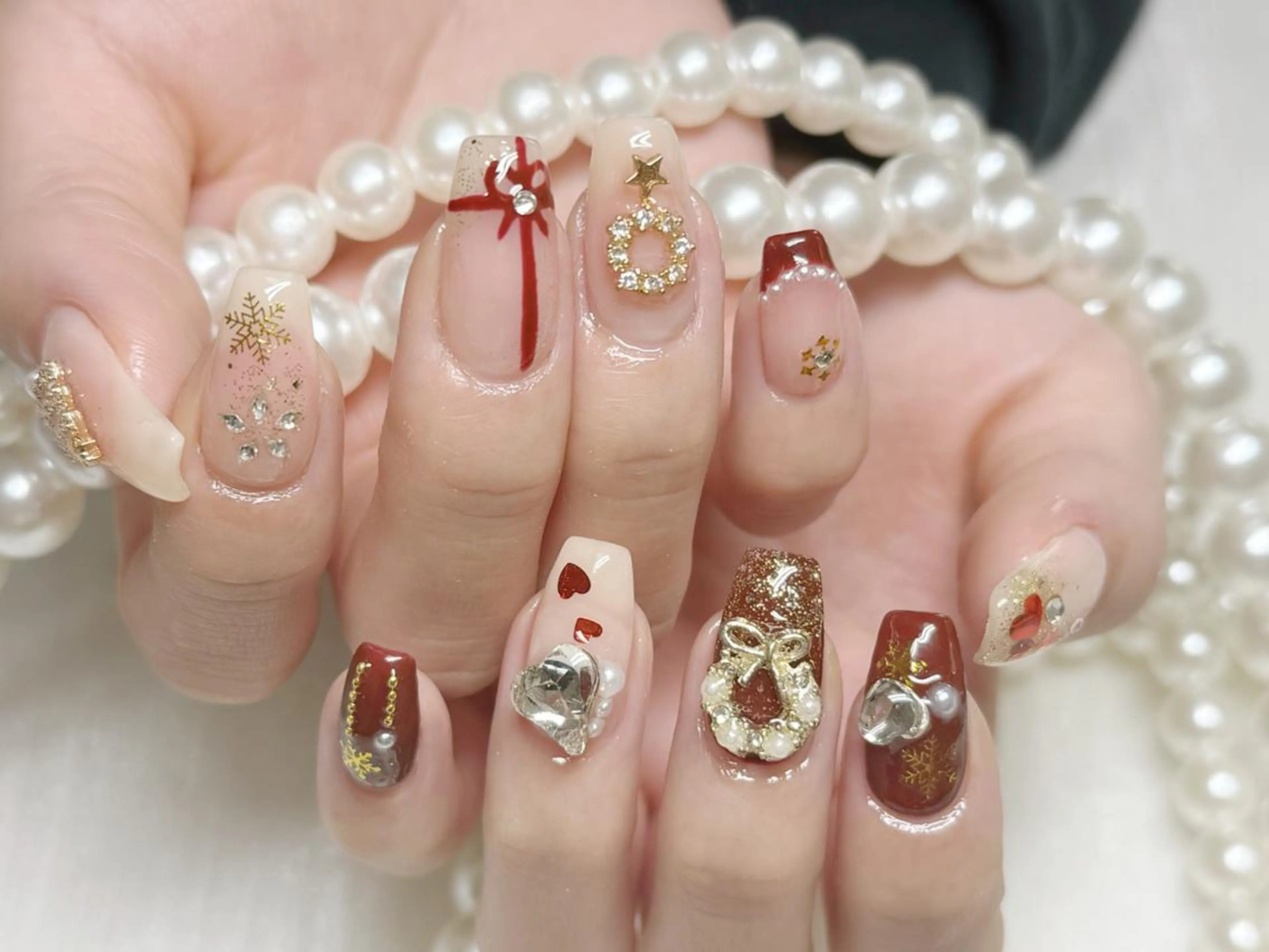 ネイル オーロラネイル 長さ出し フレンチネイル ガーリー キラキラネイル ハンドネイル ハンドケア NANAKO 🌼のネイルデザイン