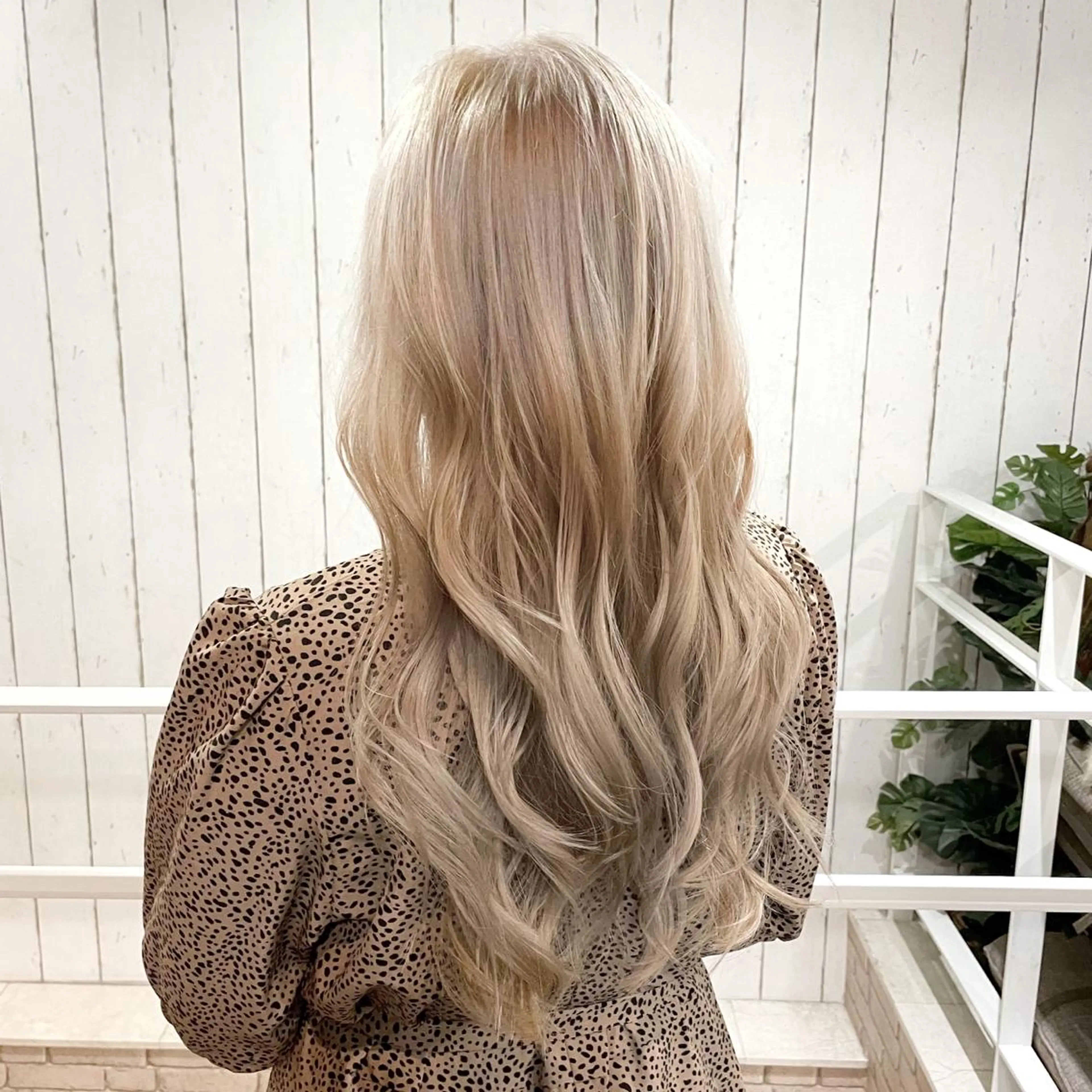 ロング カラー ヘアアレンジ ブリーチ MiU所属・韓国×髪質改善×美髪 縮毛矯正×レイヤーのヘアスタイル