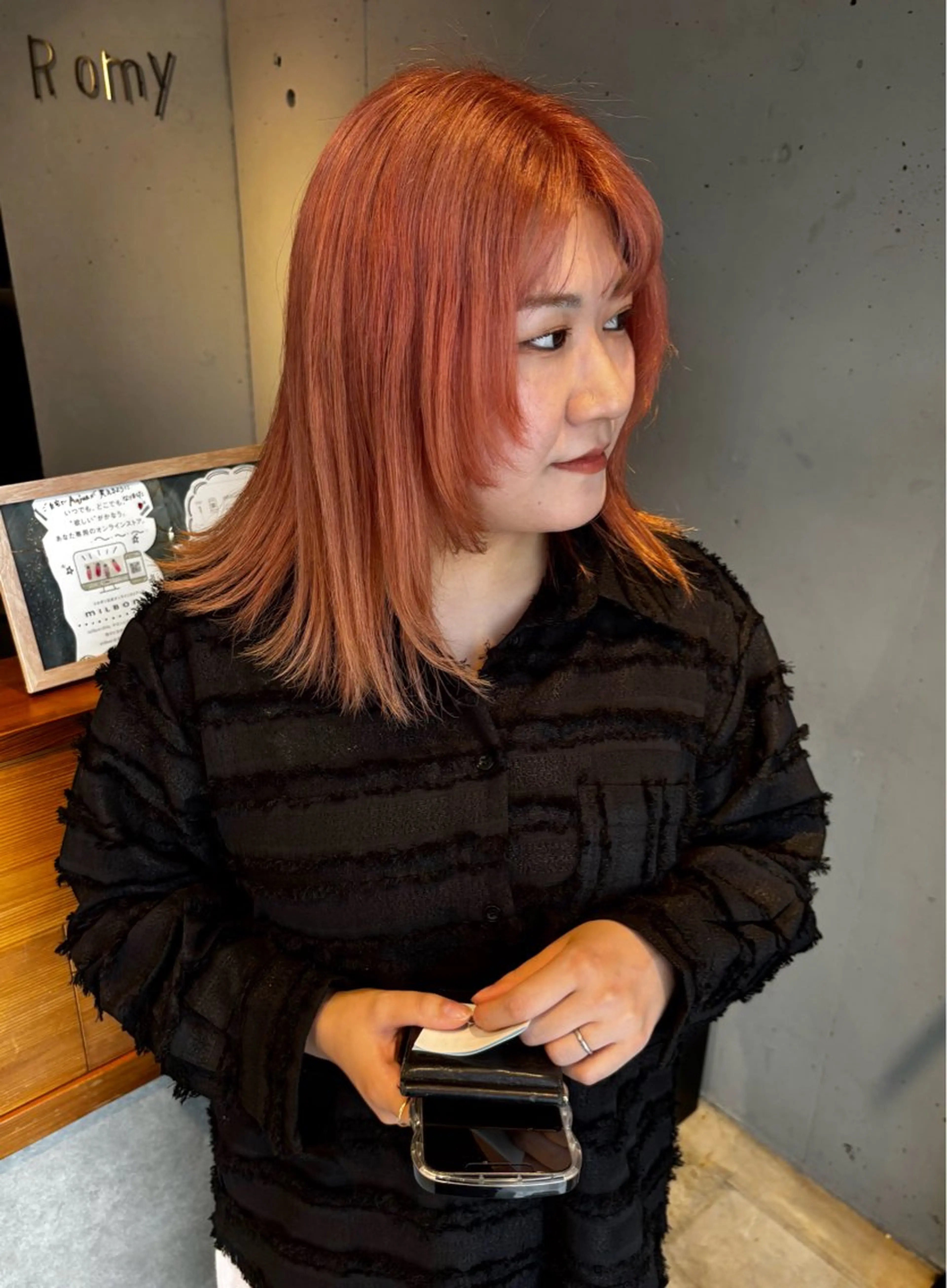 ミディアム カラー ブリーチ ピンクカラー 顔まわりレイヤー 顔周りカット レイヤーカット まるやま ゆいかのヘアスタイル