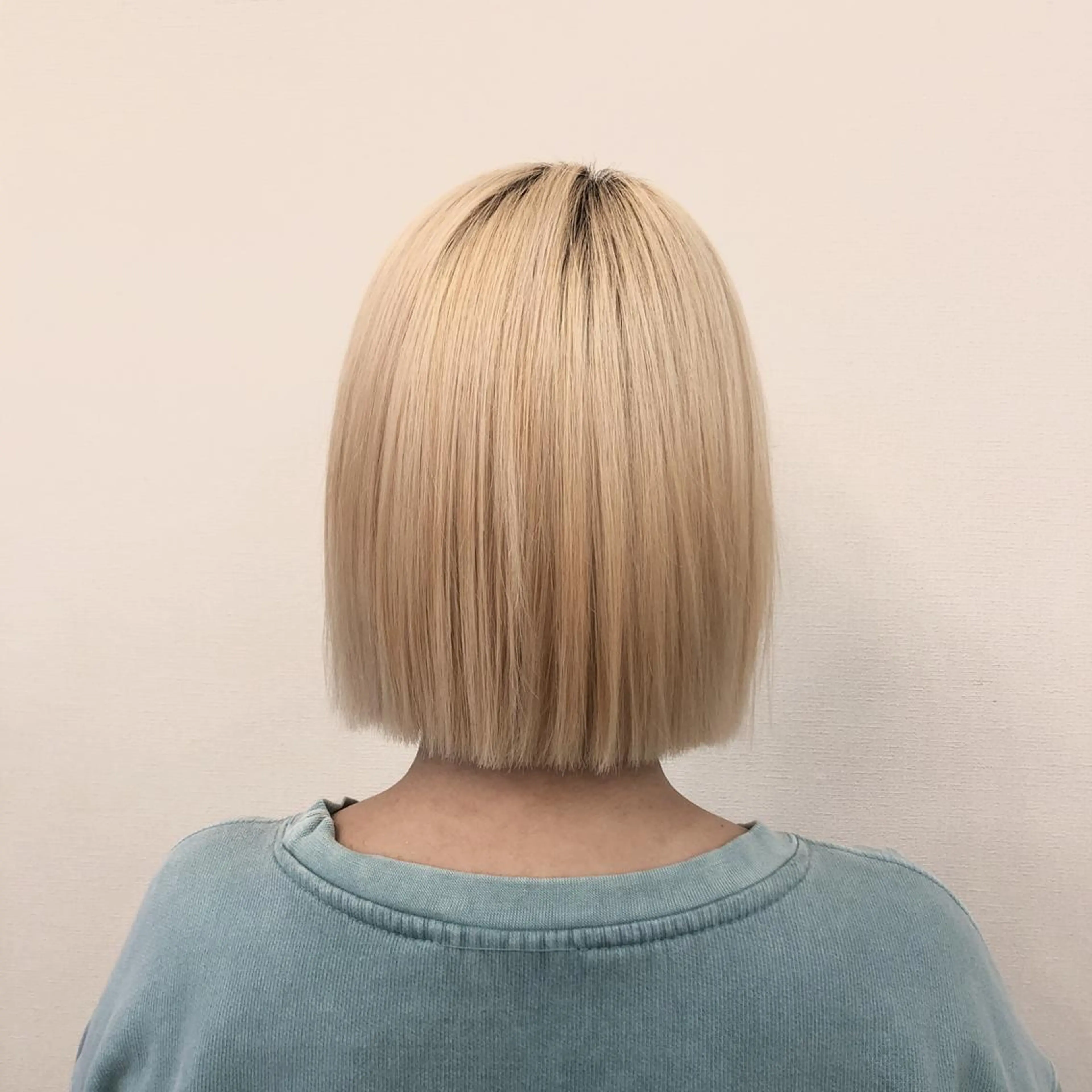 カラー セミロング ブリーチ 抜きっぱなしブロンド ハイトーンカラー ボブ IN∞hair インヘアーのヘアスタイル