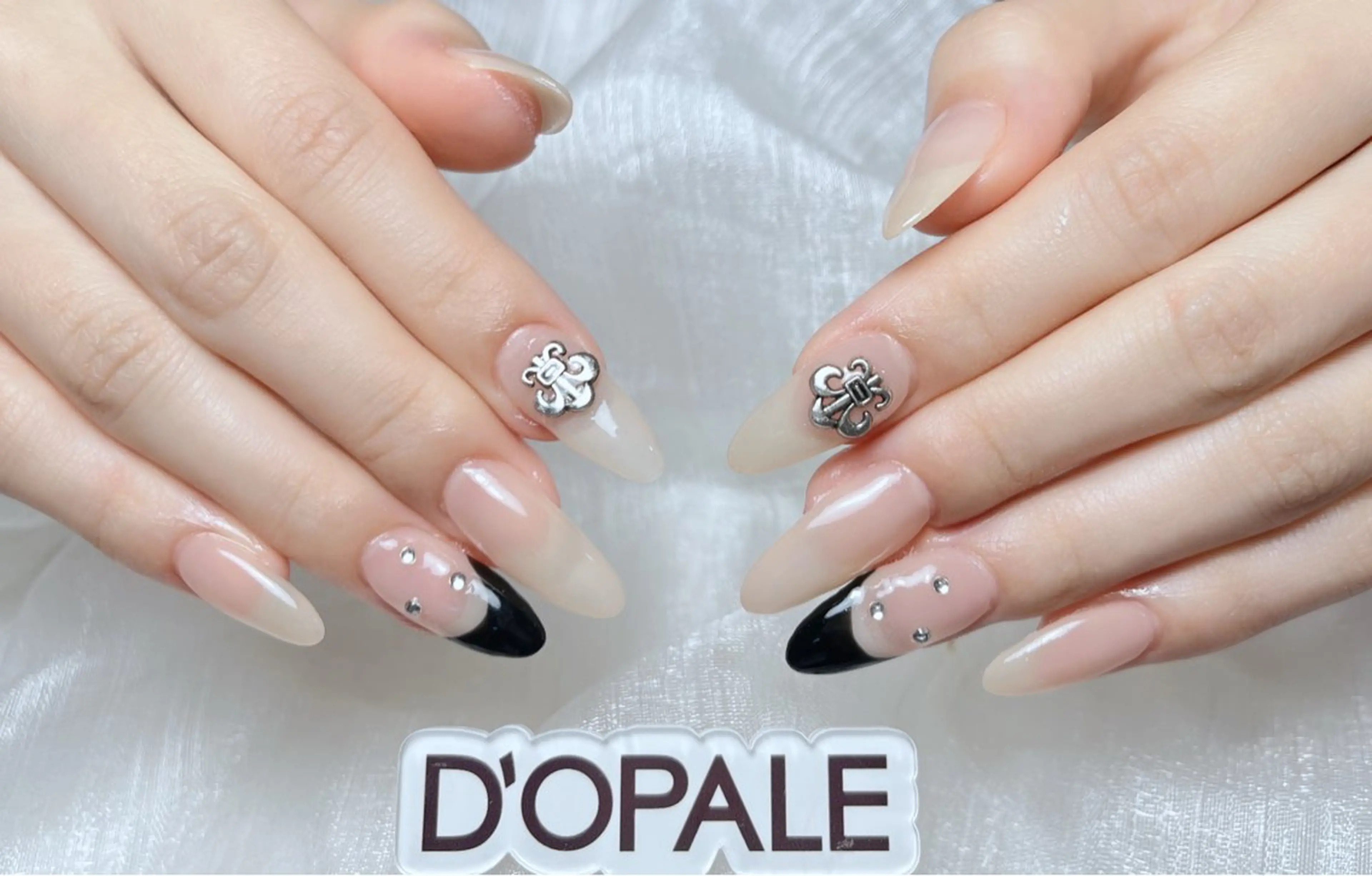 ネイル DOPALE、もも 彦奇のネイルデザイン