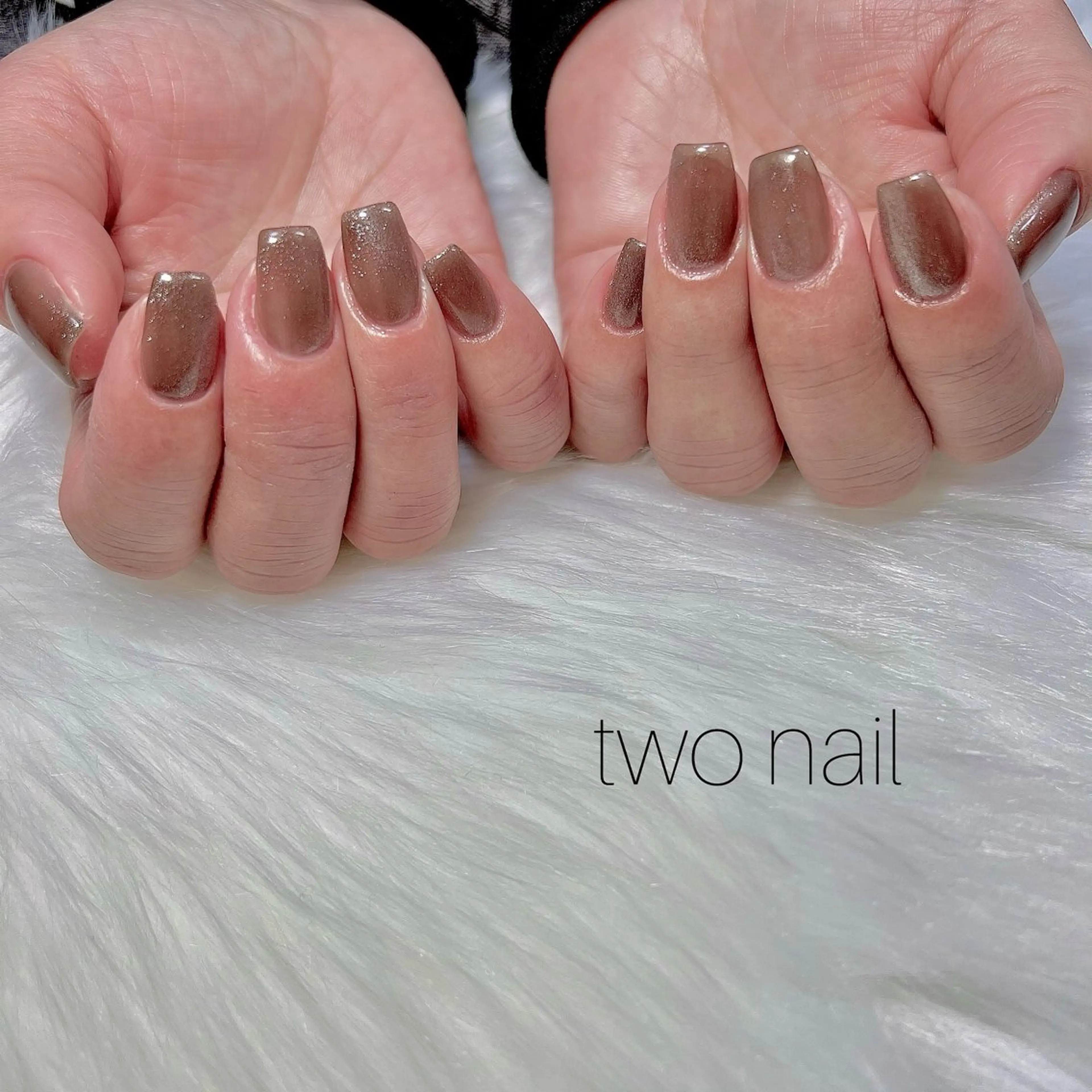 ネイル ブラウン キラキラネイル マグネットネイル ネイルチップ バレンタイン ハンドネイル two nailのネイルデザイン