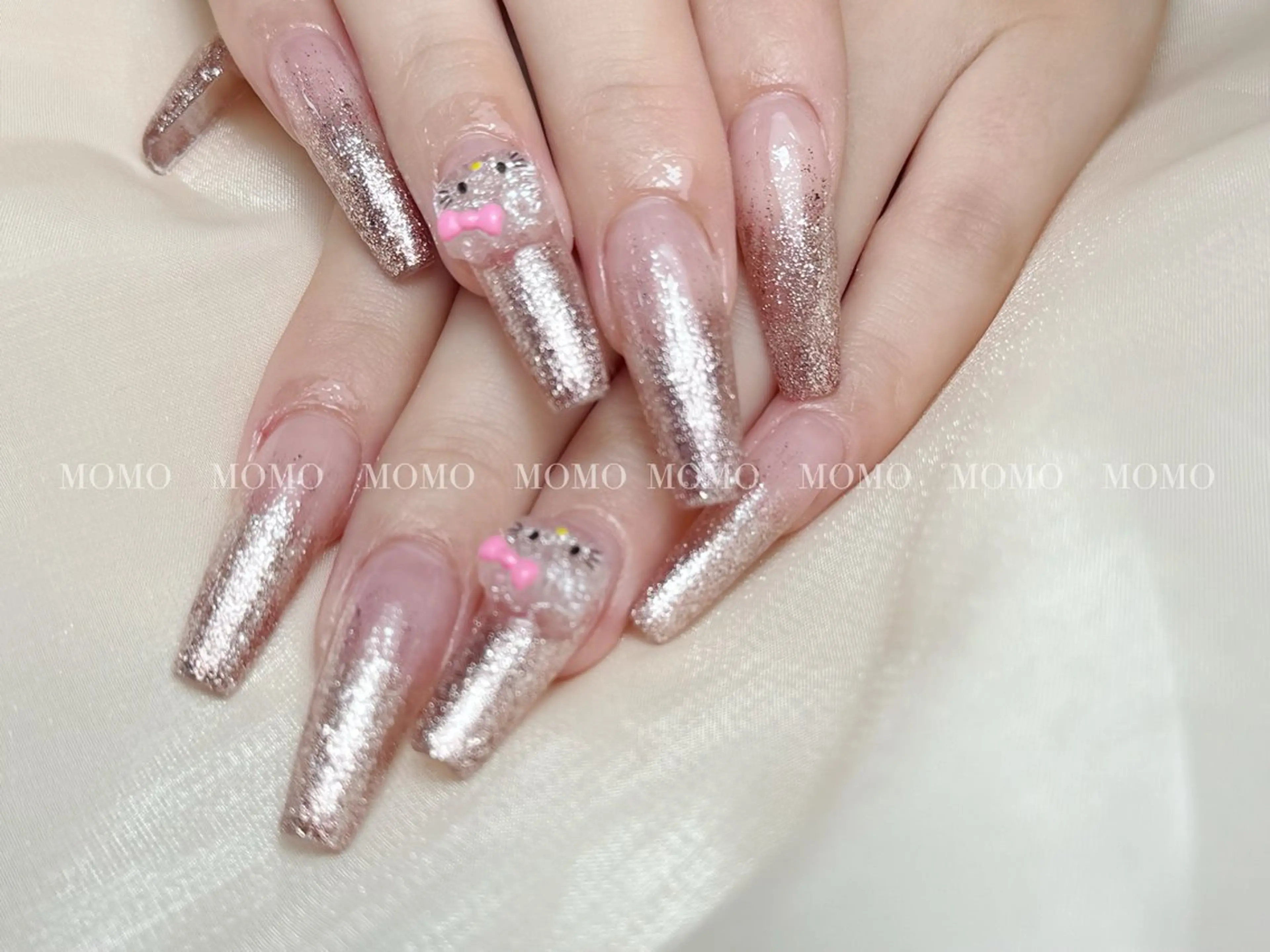 ネイル グラデーション ラメ(グリッター) ラメグラデーション ハンドネイル MOMO nail所属・NIITSU 川崎のネイルデザイン