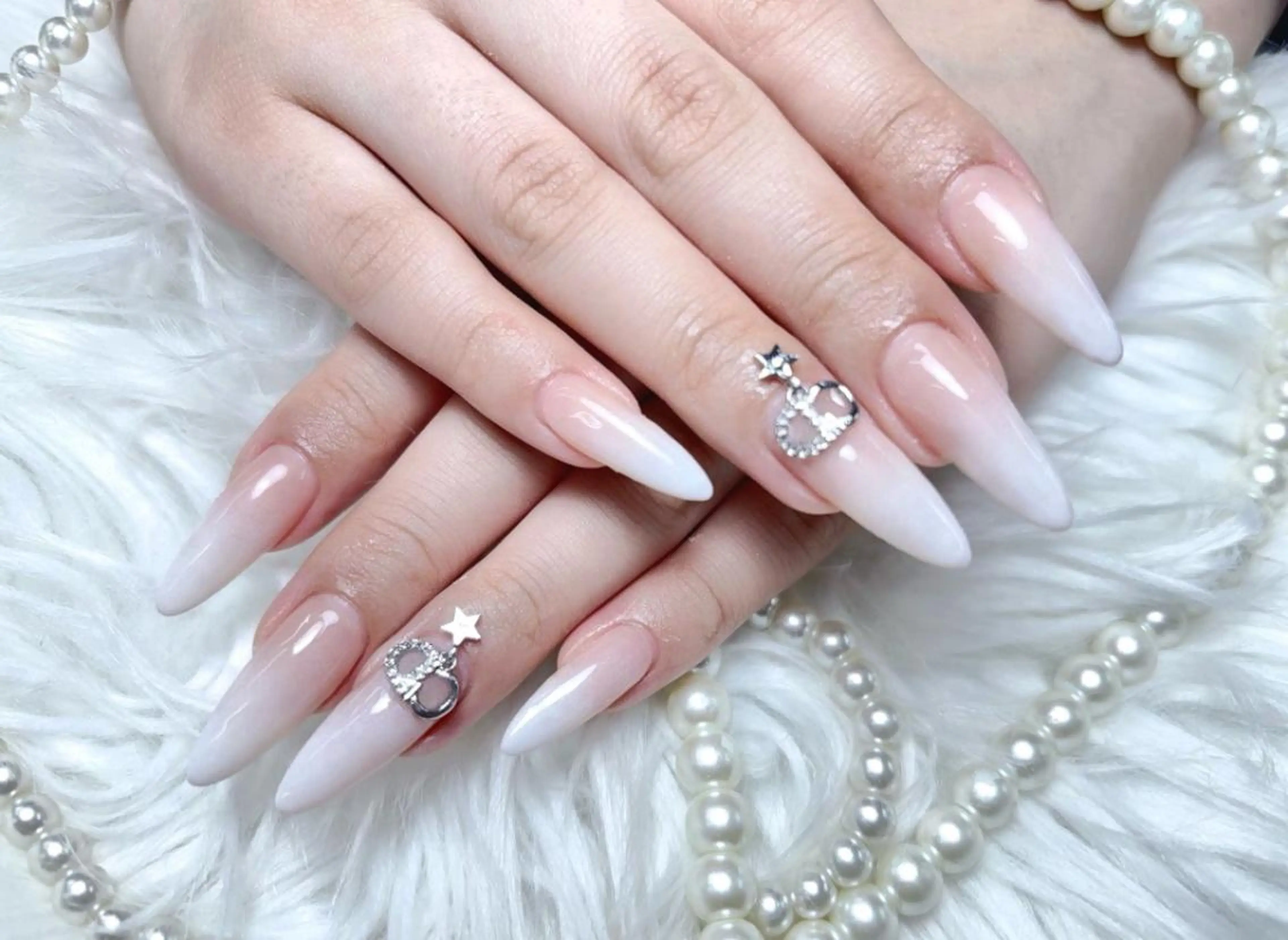 ネイル キラキラネイル 韓国ネイル オフィスネイル ハンドネイル ハンドケア For U nail スカルプ専門店のネイルデザイン