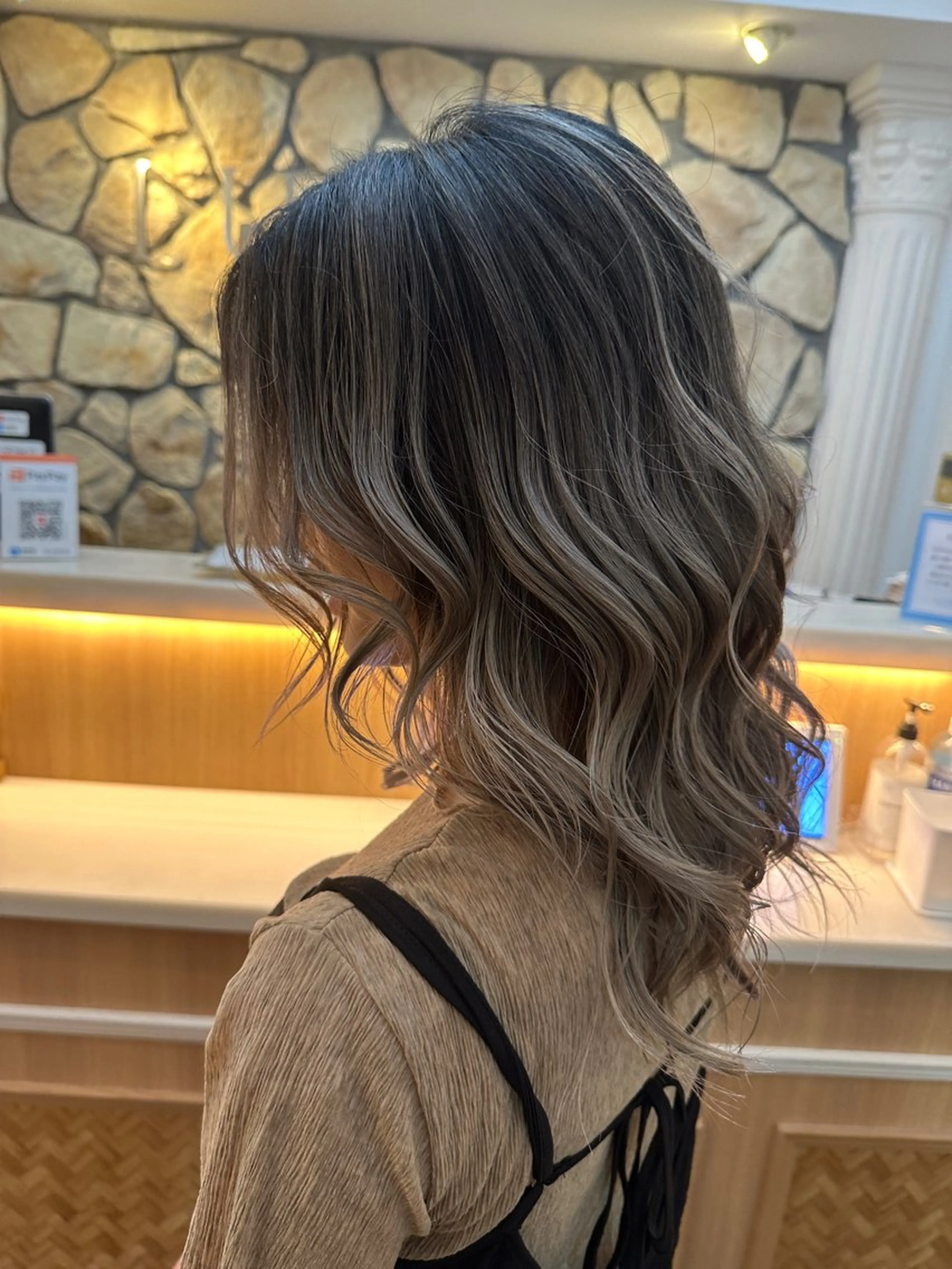 セミロング カラー eL HAIR SALON なんば店所属・ブリーチカラー特化 /焼田貴明のヘアスタイル