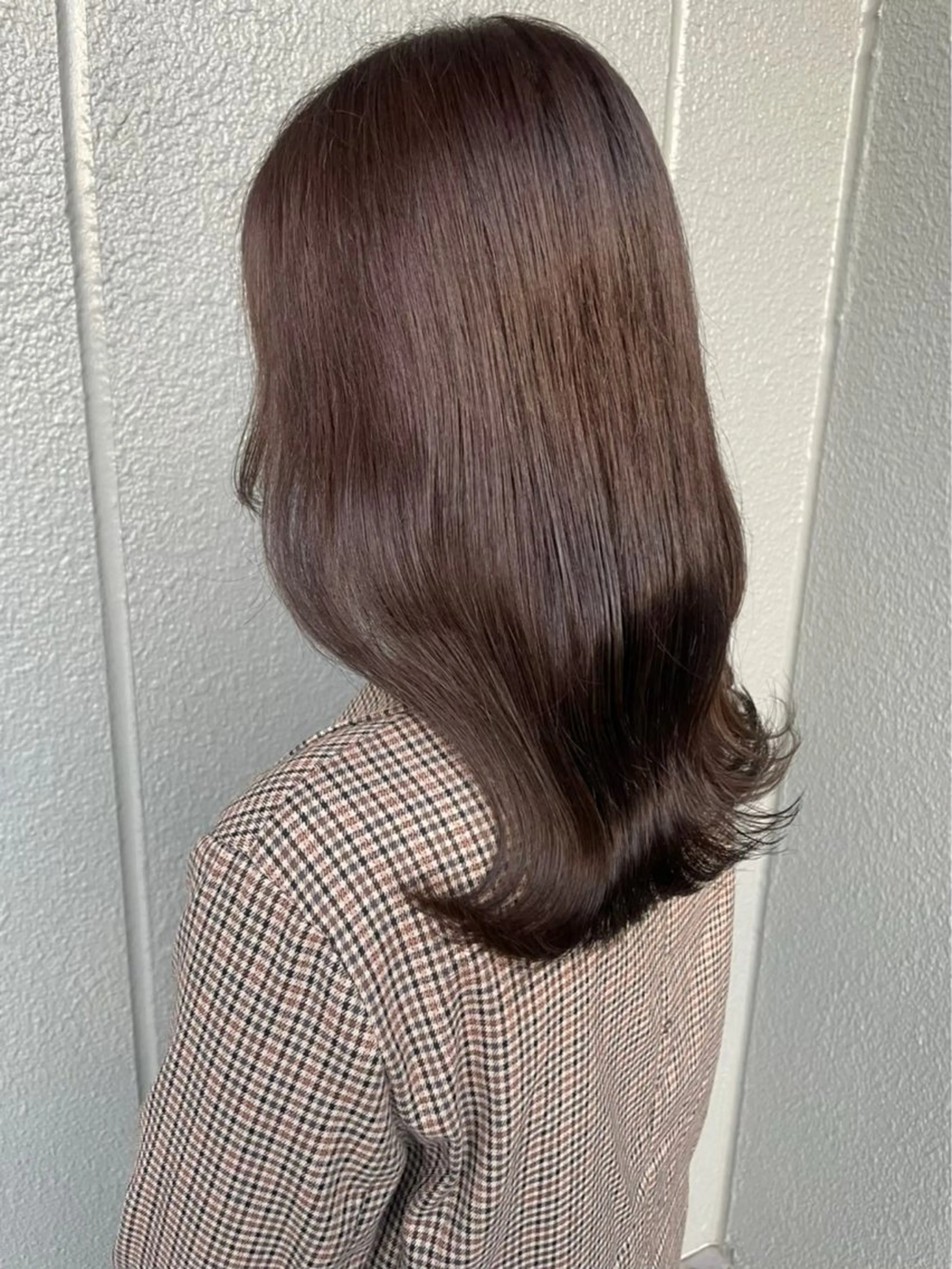 セミロング shu ブラウンピンクカラーのヘアスタイル
