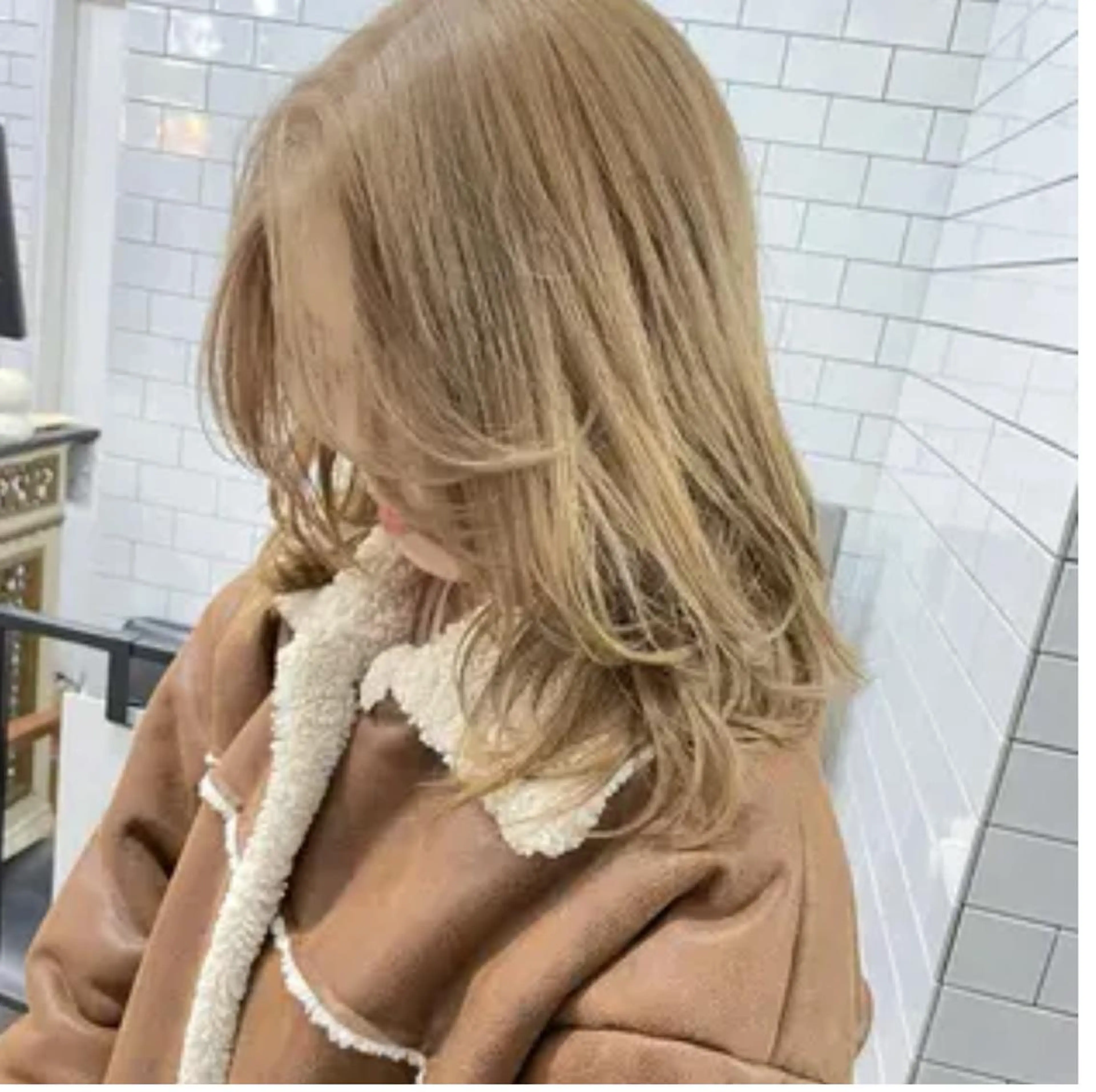 ミディアム カラー ベージュカラー ブリーチ 顔周りカット ハッシュカット レイヤーカット カット ヘアカラー legare メンズ カット　山本　真之介のヘアスタイル