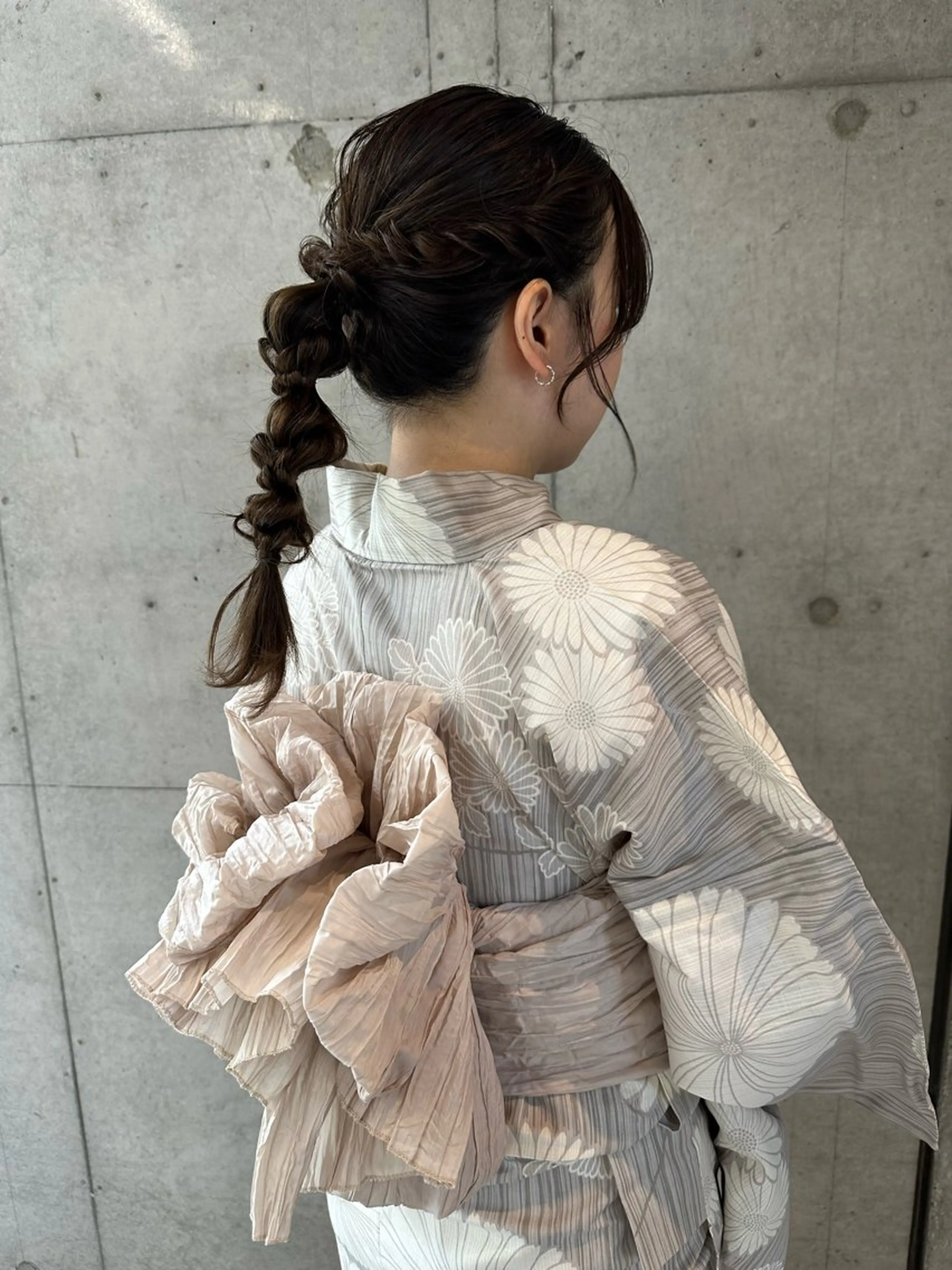 ロング ヘアアレンジ 女性に人気♪ はやしほのかのヘアスタイル