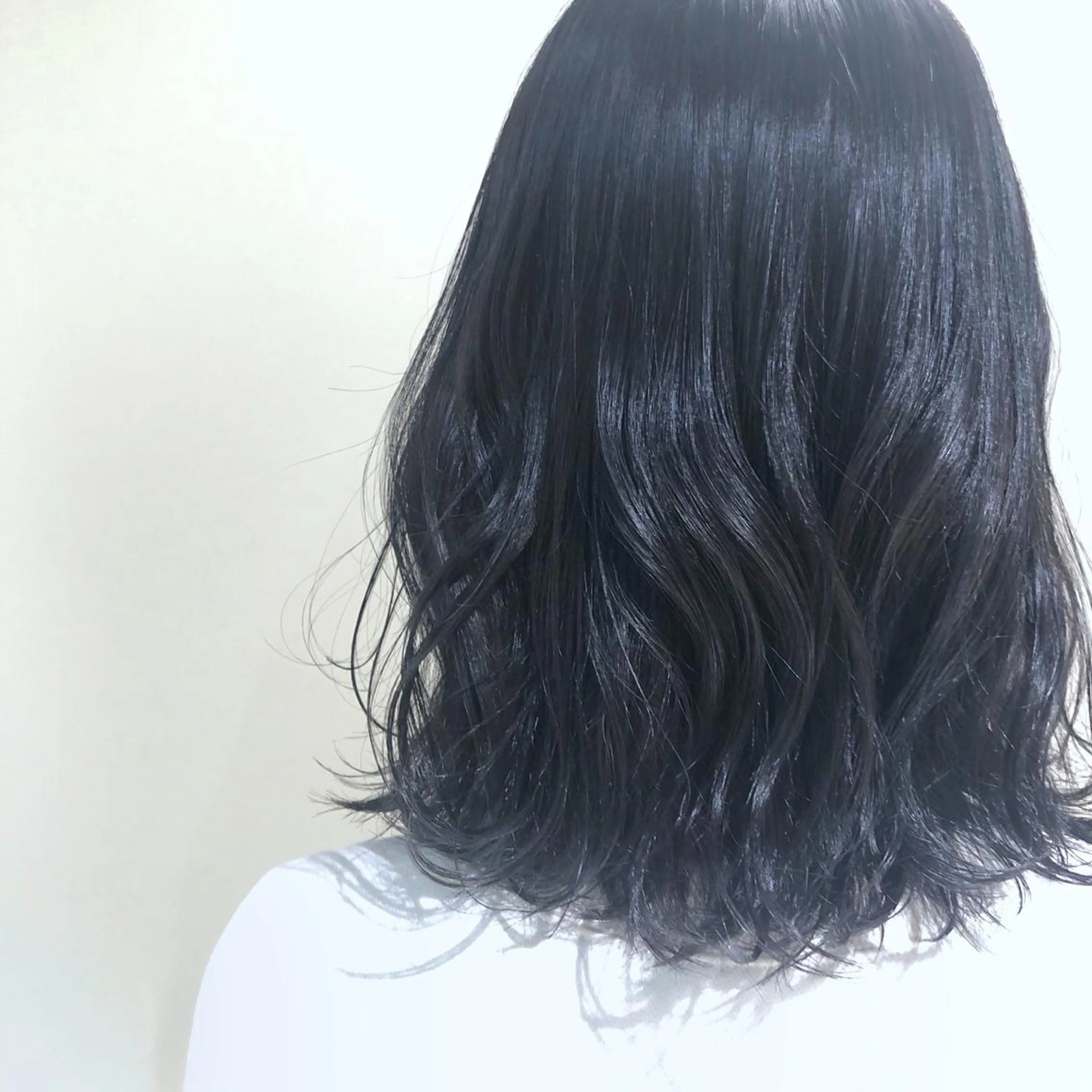 ミディアム カラー 黒髪 ブルーカラー ブルーブラック ヘアカラー トリートメント 韓国風ヘア 🇰🇷清水しいなのヘアスタイル