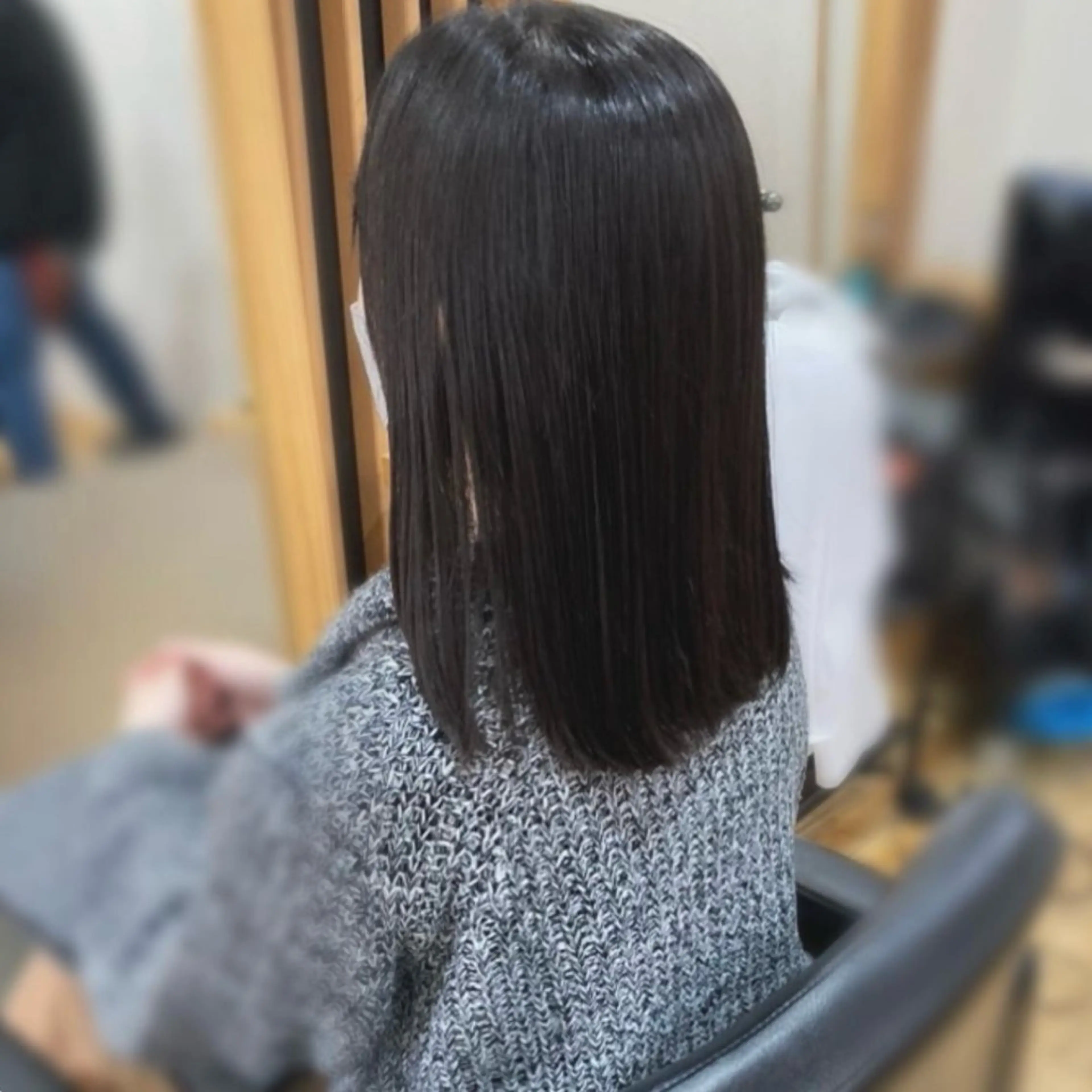 セミロング カラー 髪質改善 トリートメント まとまる軽さカット× トリートメント特化店のヘアスタイル