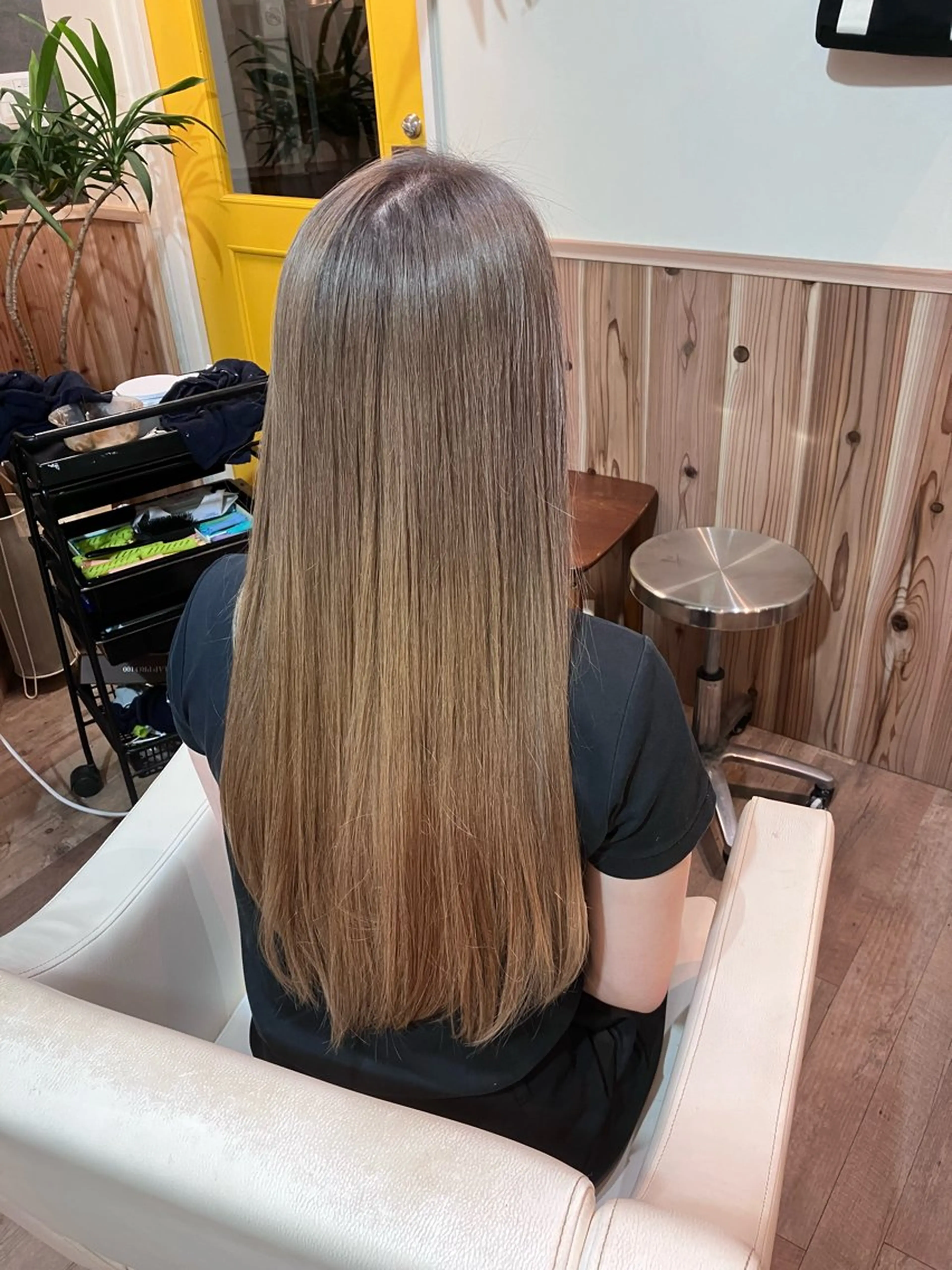 ロング カラー グレージュ ヘアカラー トリートメント HAIR BASE ZAWAWA所属・レイヤー/ブリーチ｜ 特殊パーマ/赤澤のヘアスタイル