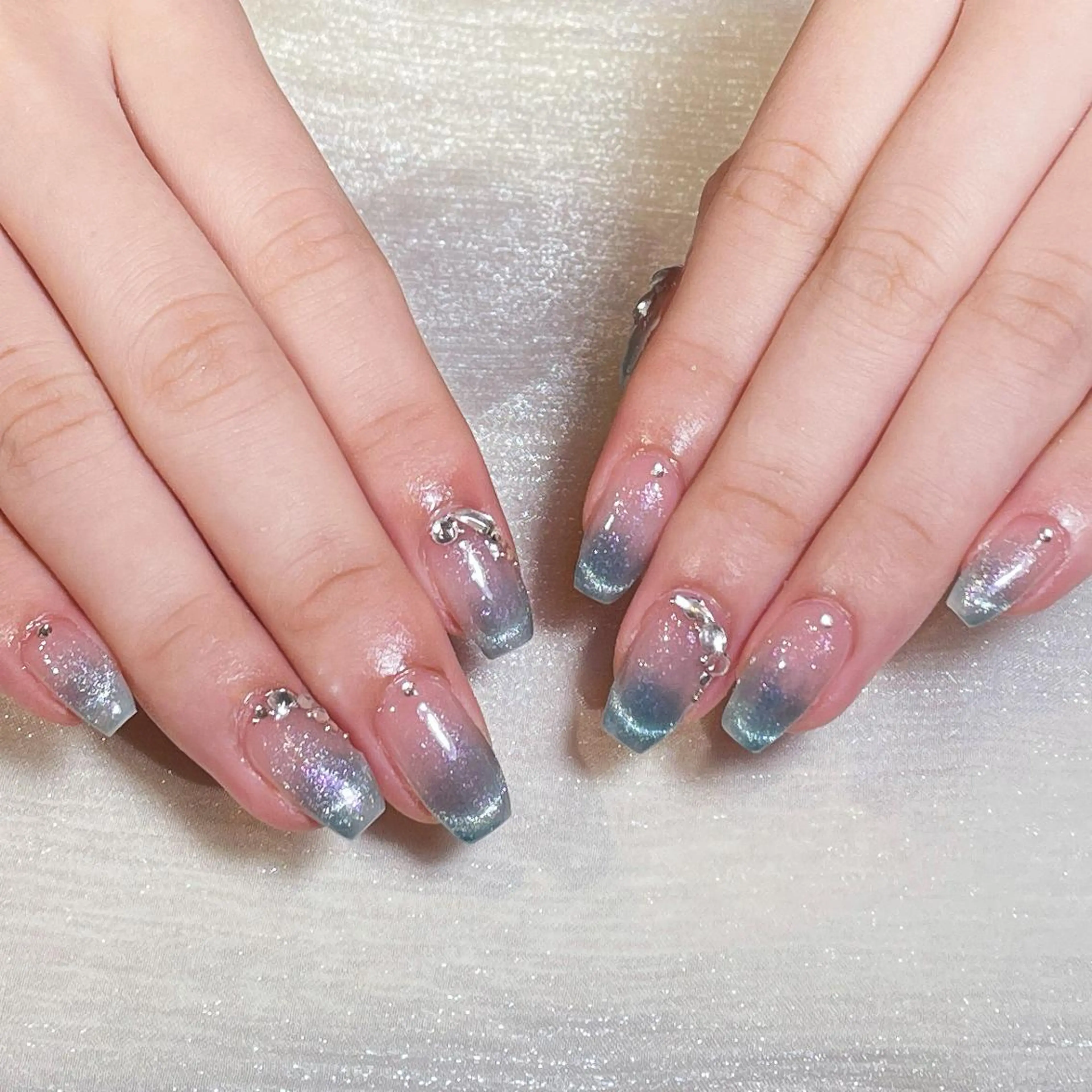 ネイル アートネイル オーロラネイル ガーリー キラキラネイル 韓国ネイル ハンドネイル DIAMOND 💅のネイルデザイン