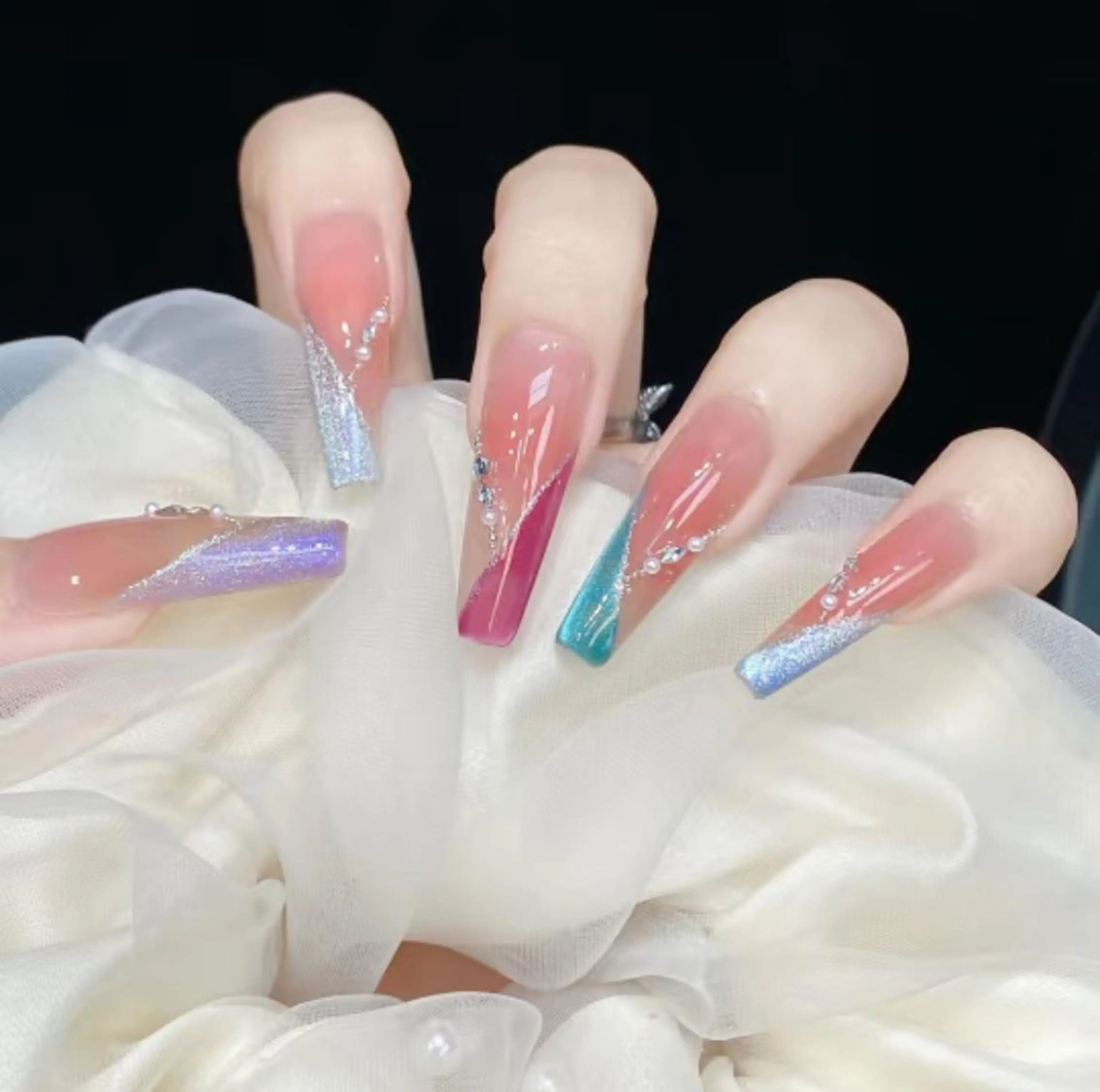 ネイル ビルドアップ ビューティーのネイルデザイン