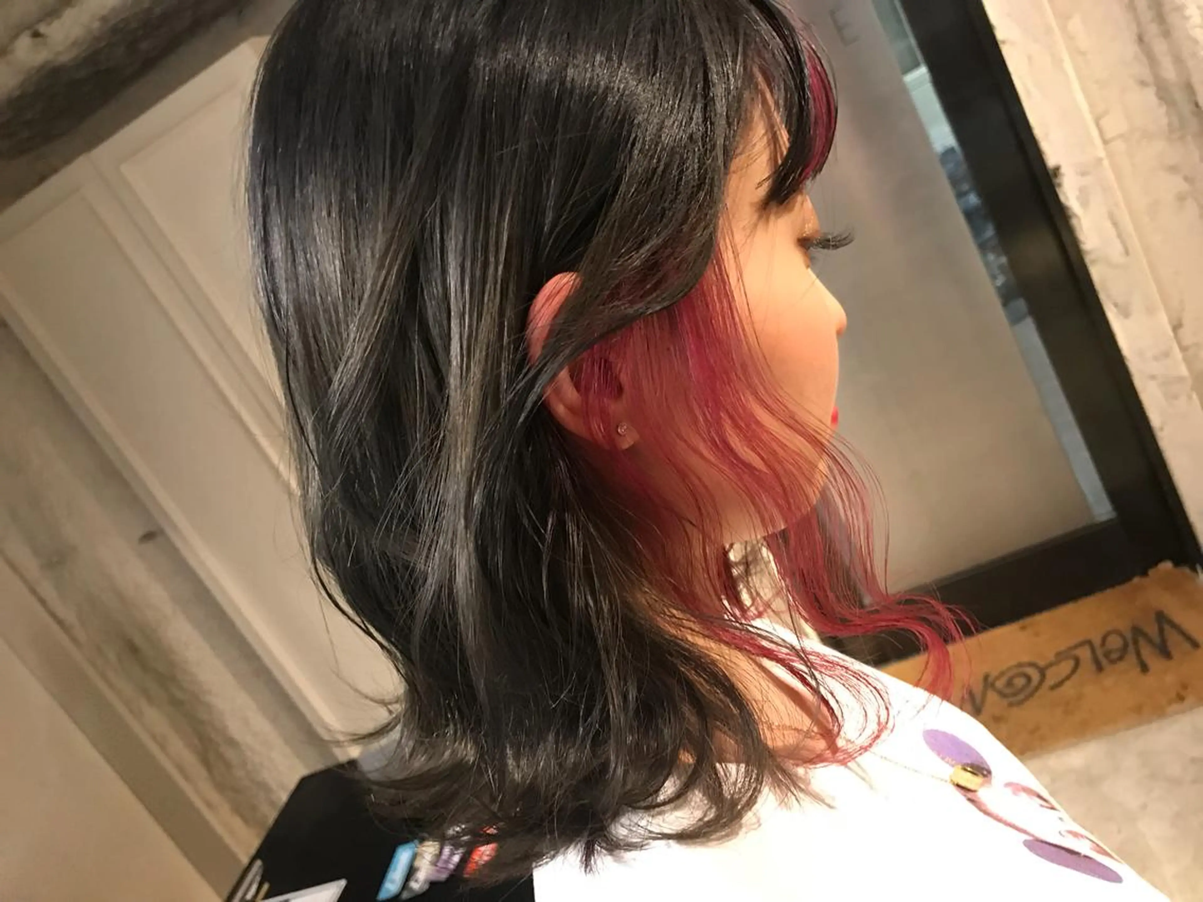 ミディアム カラー ネイル インナーカラー 再現度&髪質改善 LISAのヘアスタイル