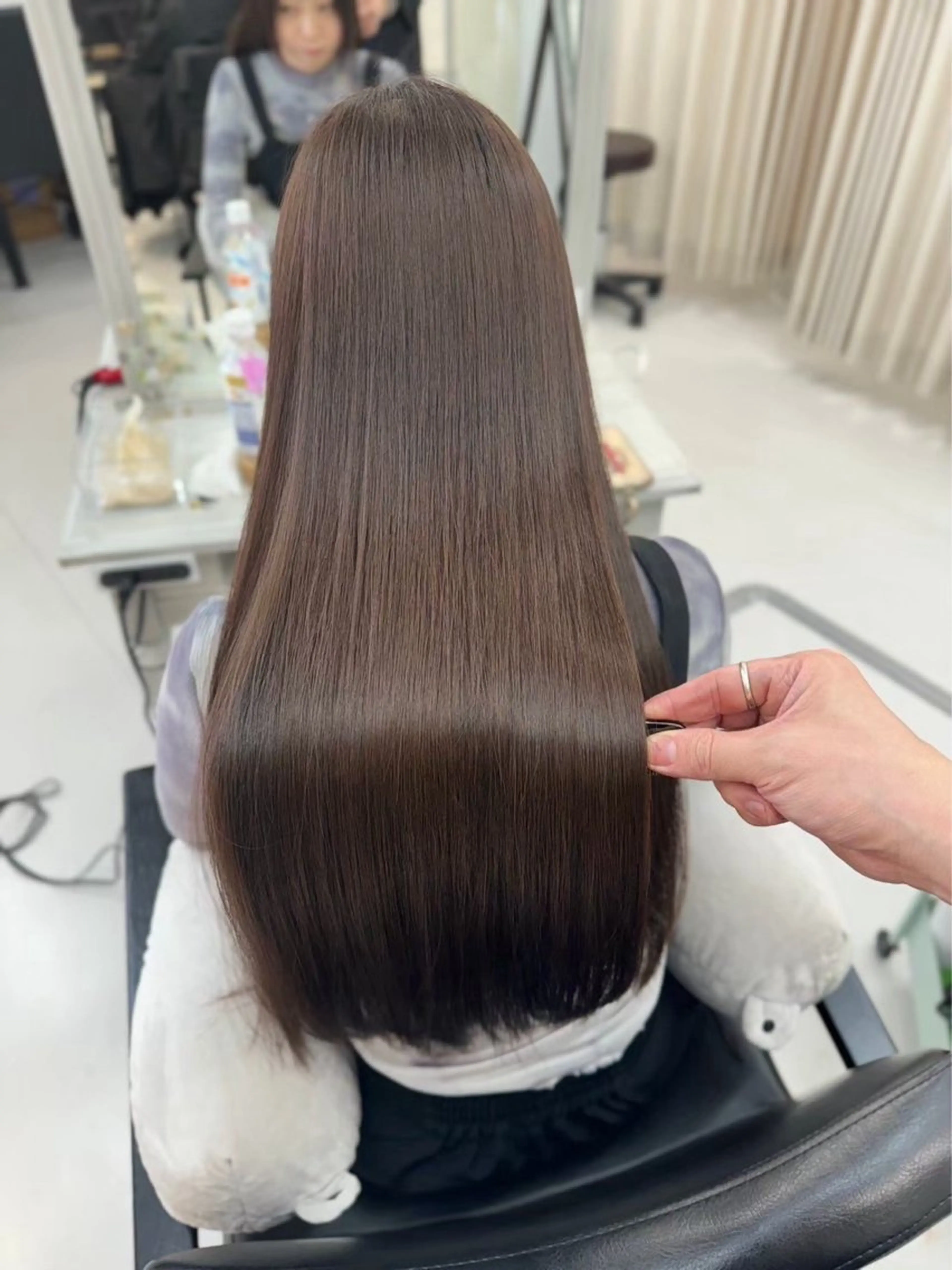 ロング 伊東美優【LEV.】 レイヤーカットのヘアスタイル