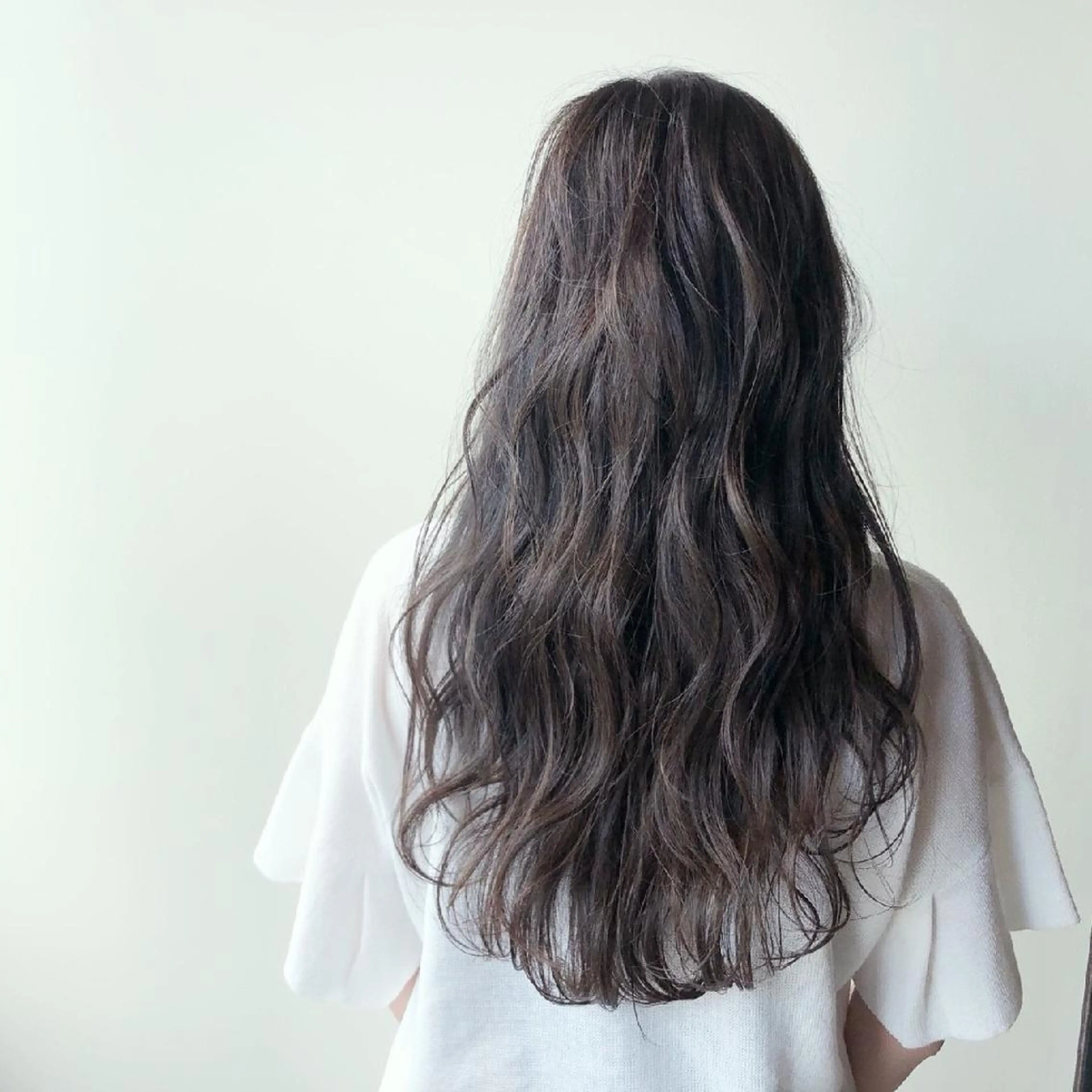 カラー セミロング 透明感カラー グレージュ 🌿ガクト 🌿艶髪透明感のヘアスタイル