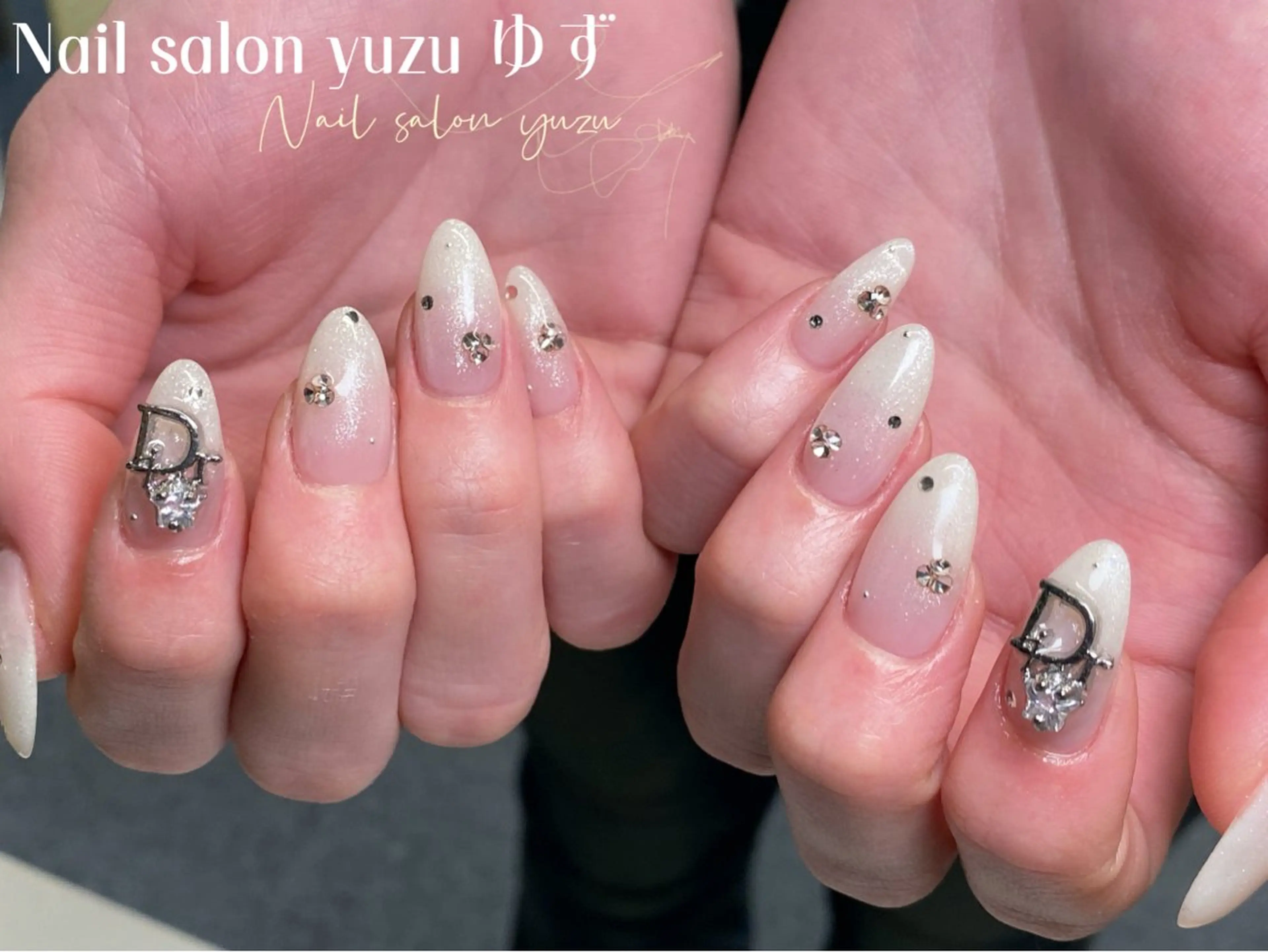ネイル チークネイル 成人式 ドット フレンチネイル ジェルネイル ゆず Nail Salonのネイルデザイン