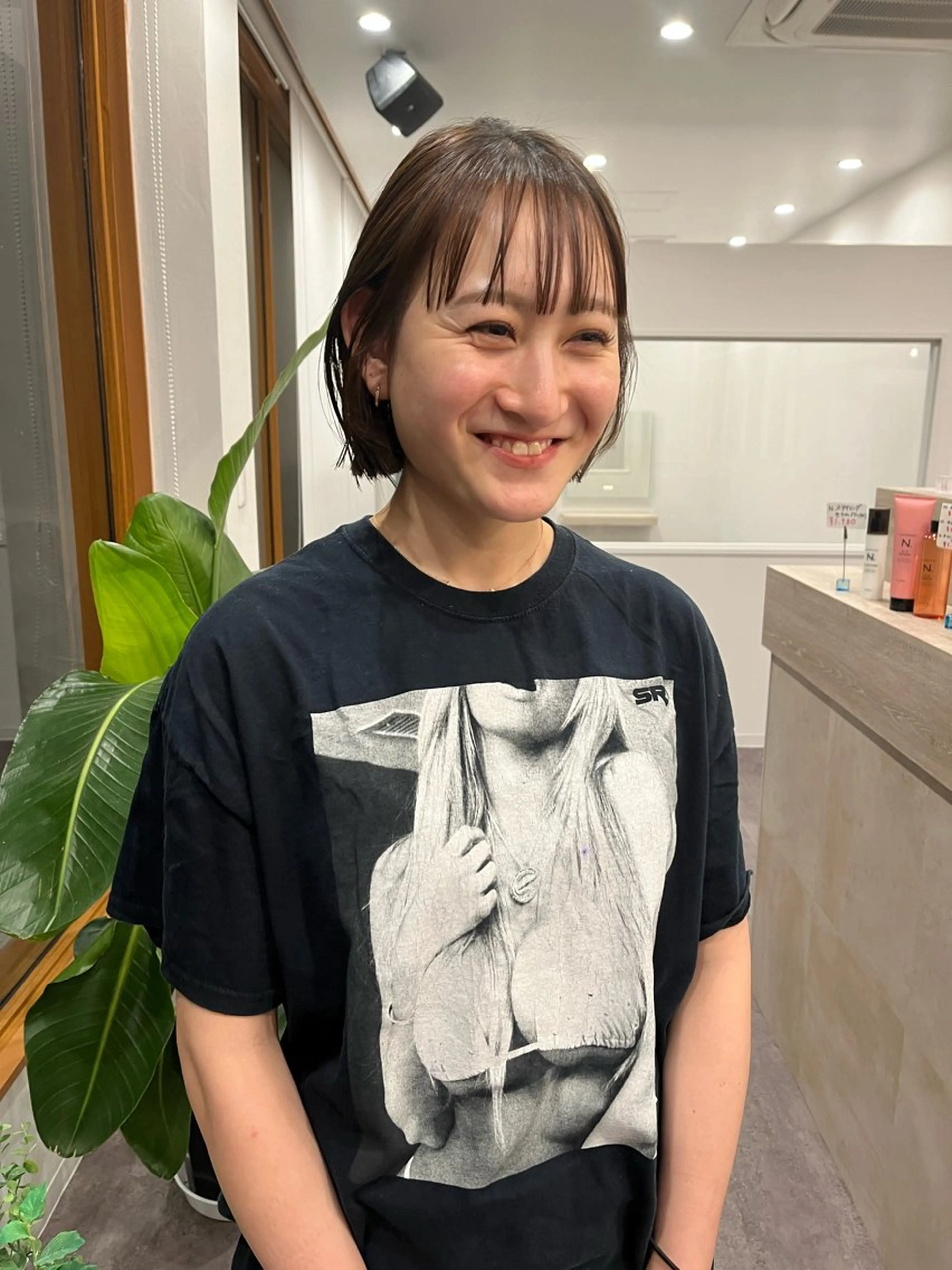 ミディアム 金井 美悠のヘアスタイル