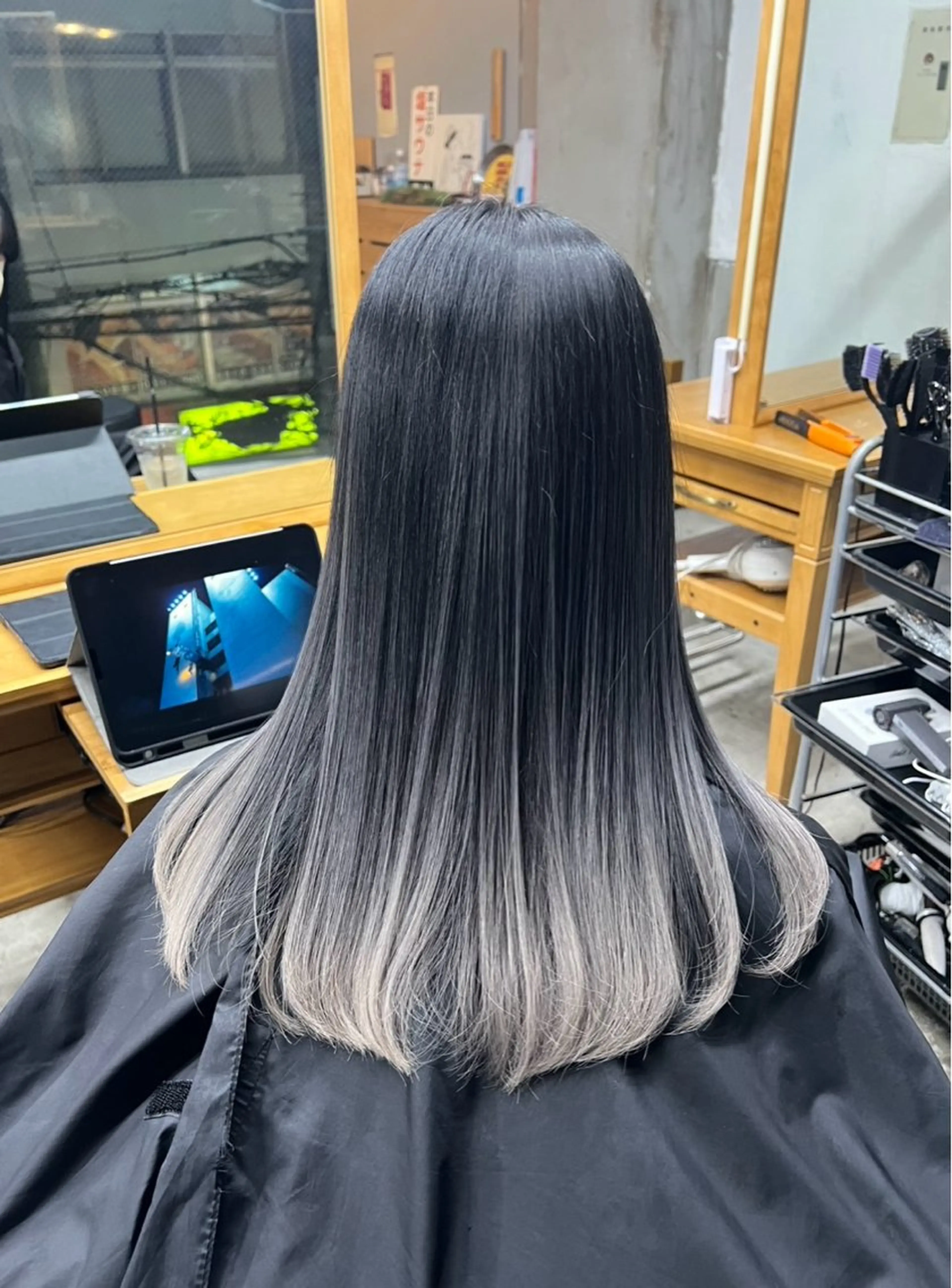 セミロング カラー バレイヤージュ シルバー ホワイトシルバー レイヤーカット ヘアカラー トリートメント ROBIN所属・指名数No.1 /NAOYAのヘアスタイル