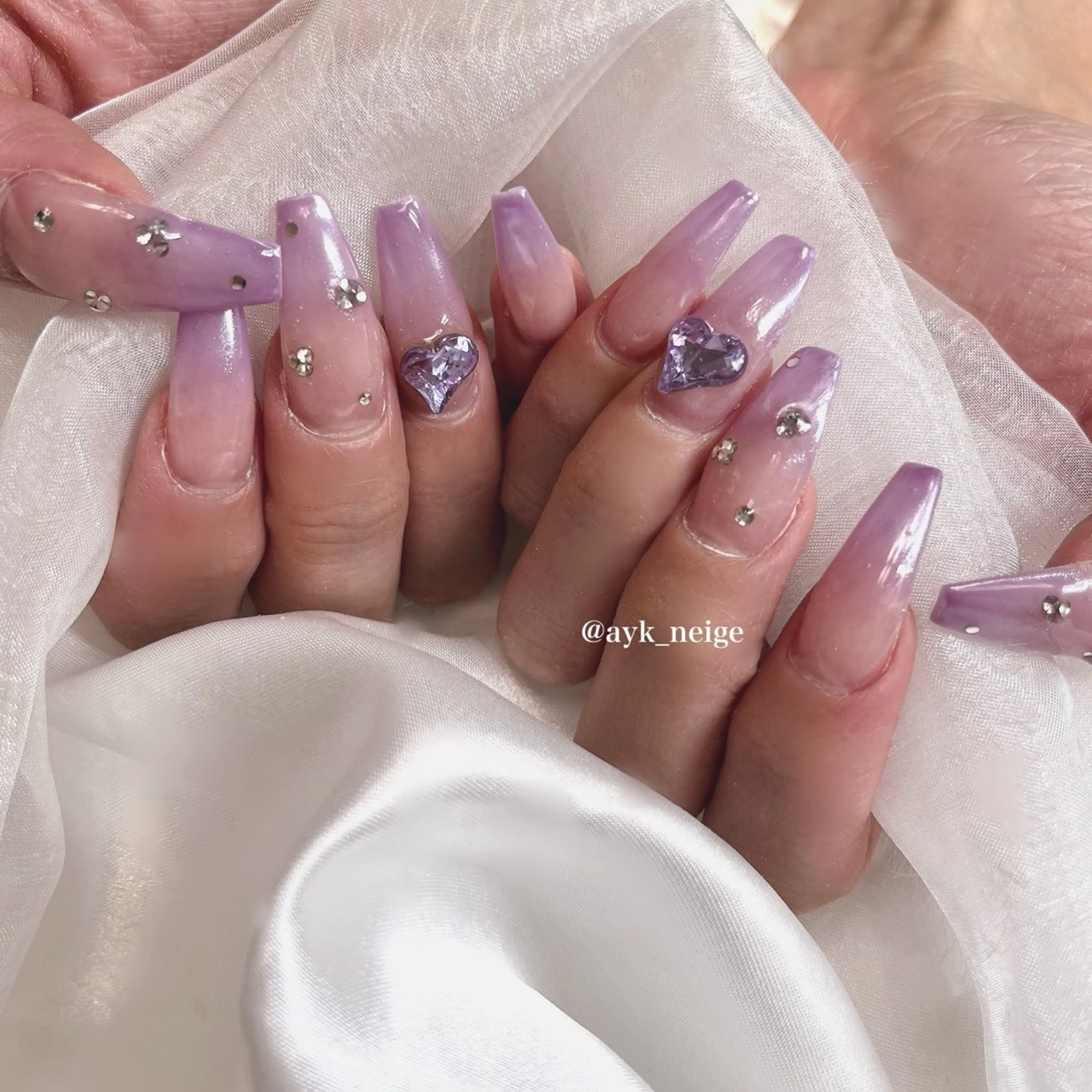 ネイル フットネイル キラキラネイル 韓国ネイル リボン シンプルネイル n'eige nail所属・大谷 綾香のネイルデザイン
