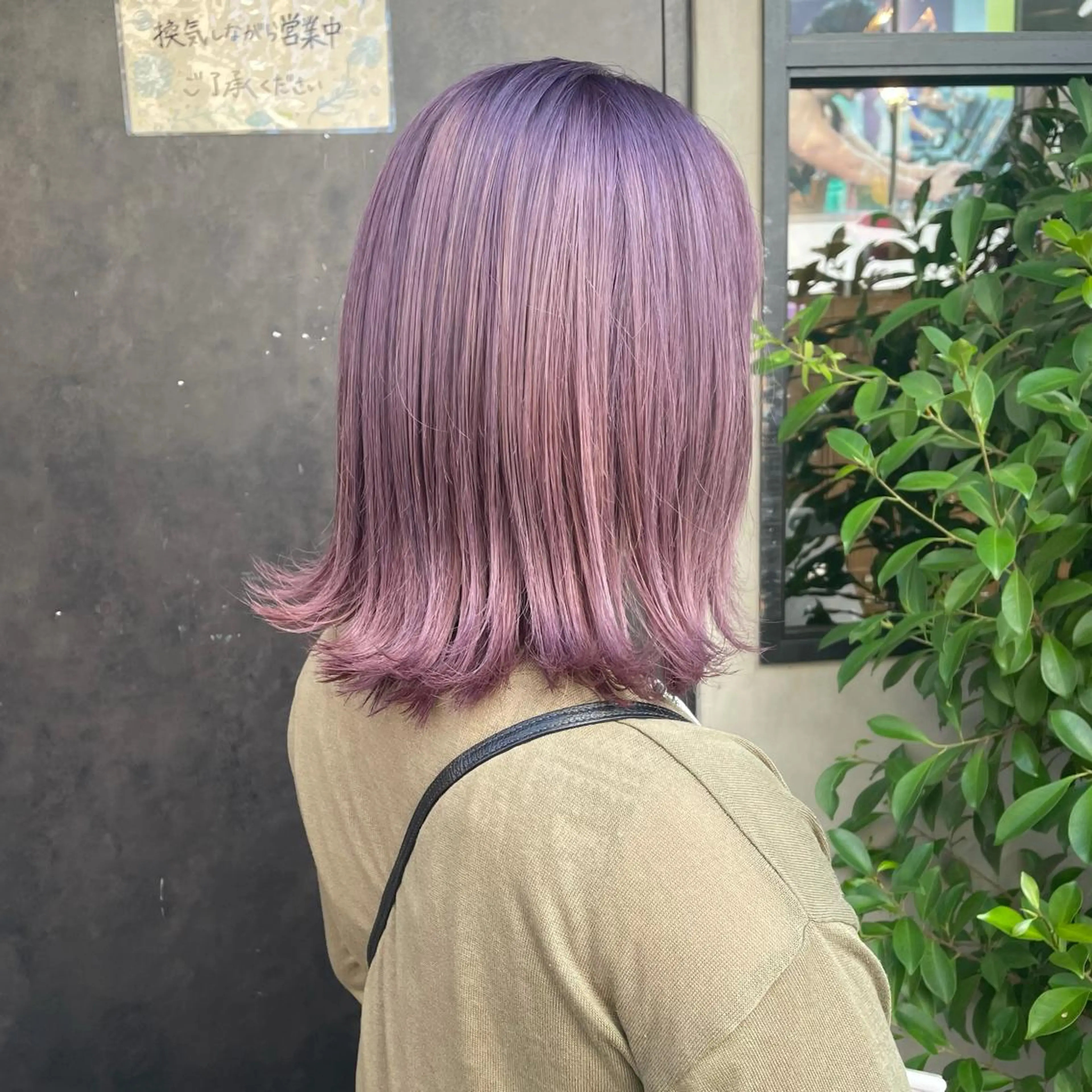 ミディアム カラー ブリーチ パープルカラー カット ヘアカラー トリートメント 竹内 春奈のヘアスタイル
