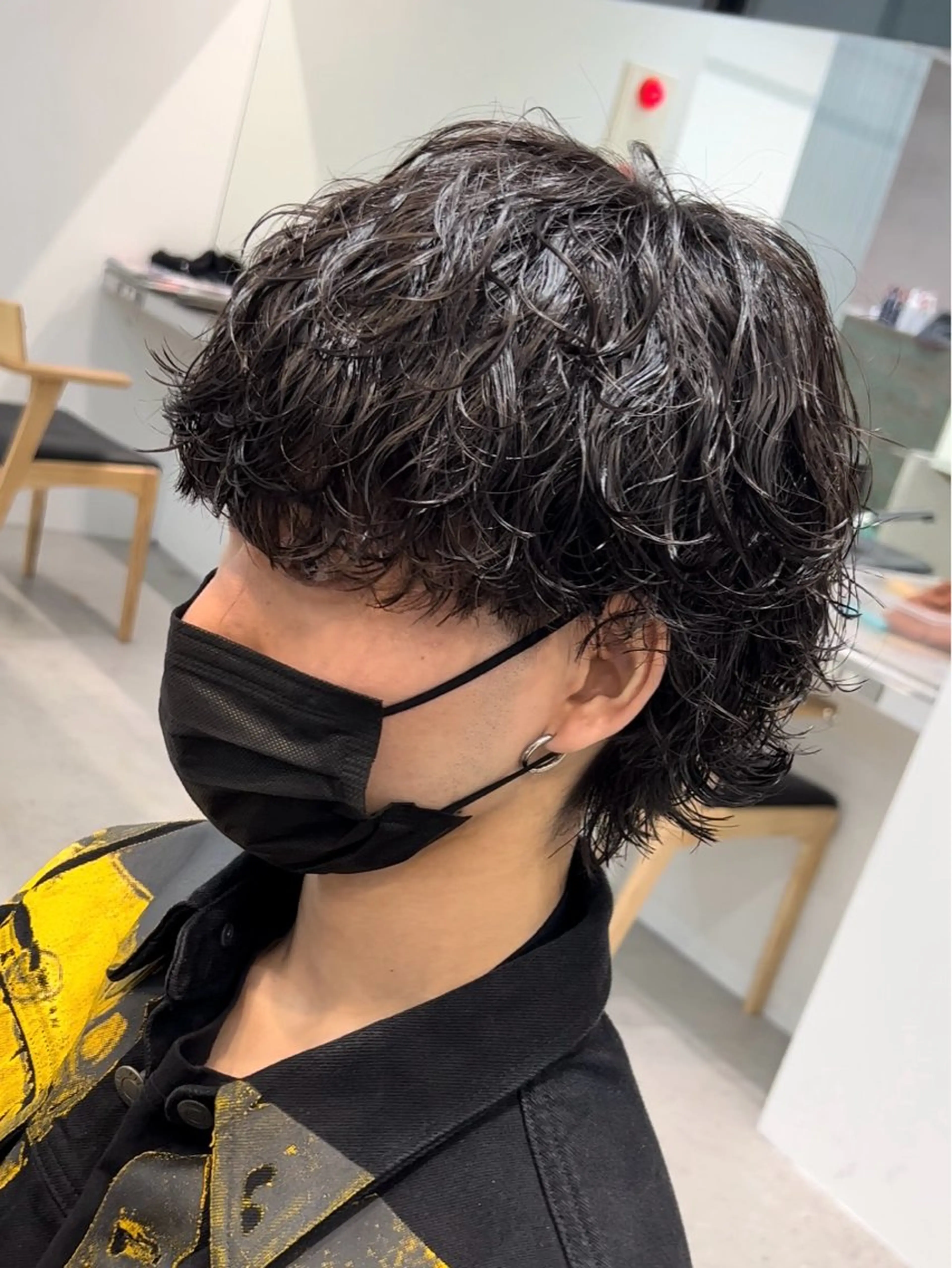メンズウルフカット＋波巻きパーマ、襟足とトップの長さしっかある方でお願いします。の写真