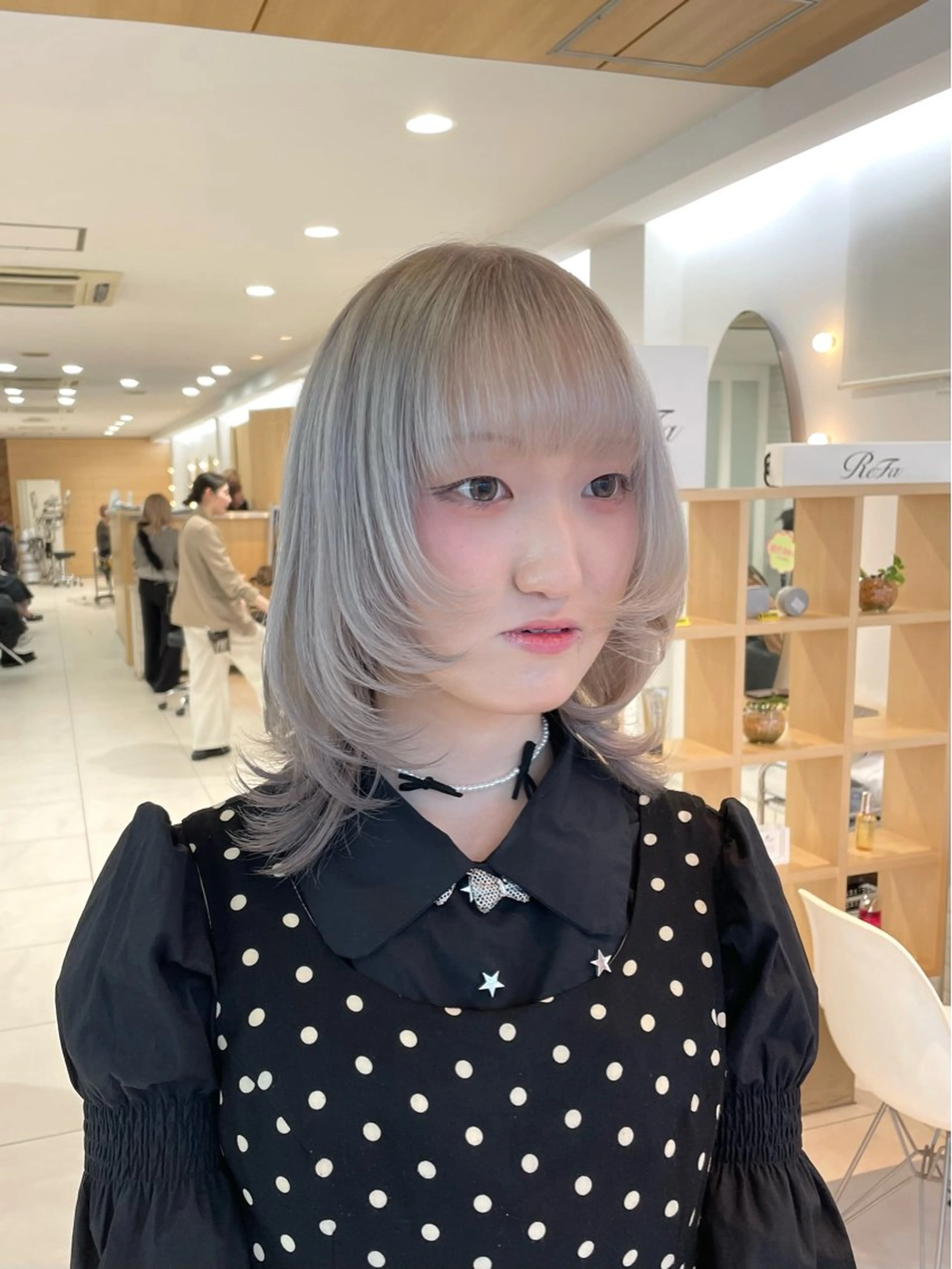 セミロング ヘアカラー nuu 栄所属・🧸SAKI🎀 韓国レイヤーのヘアスタイル