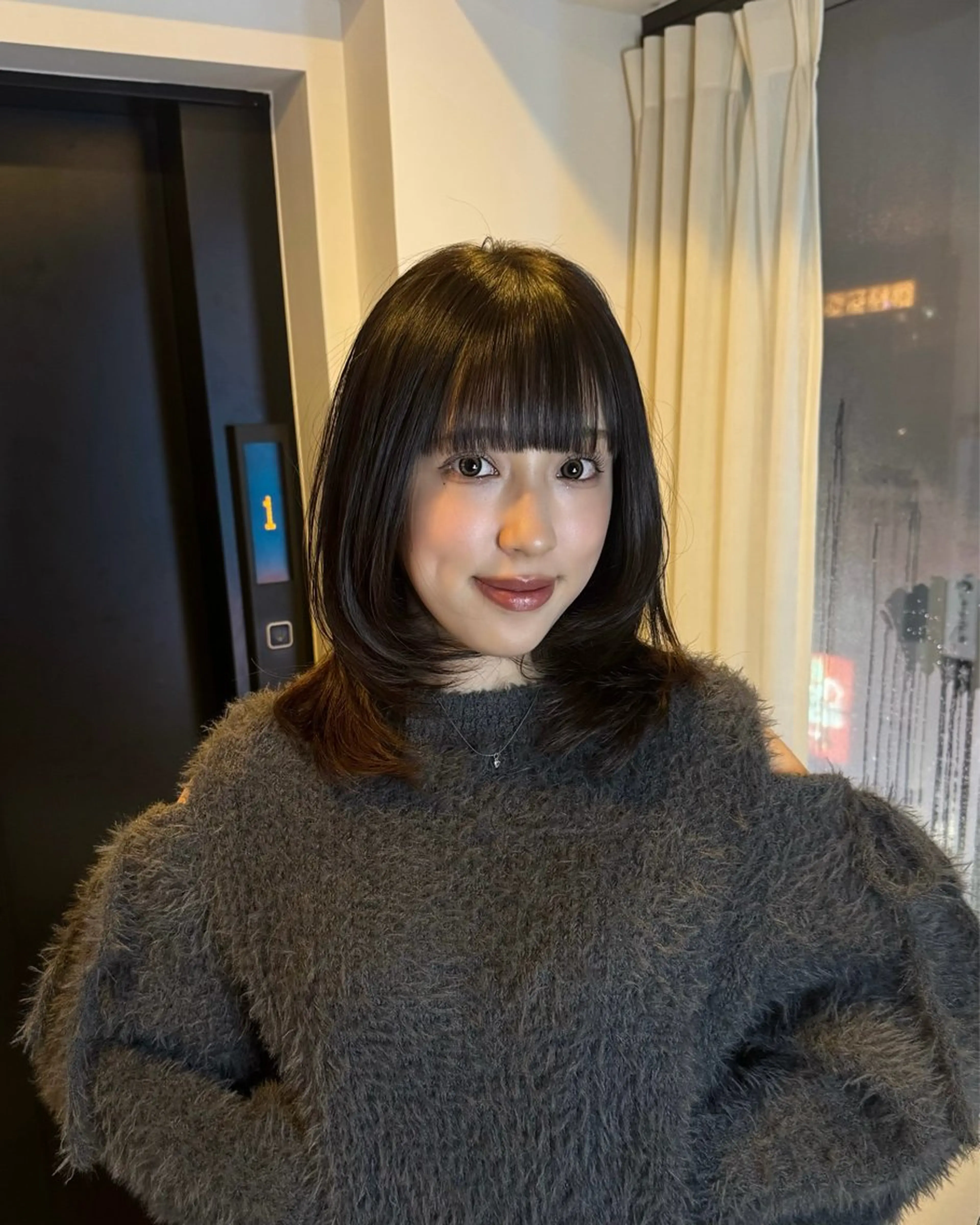 ミディアム カラー ミディアムレイヤー 顔まわりレイヤー レイヤーカット トリートメント ワイドバング カット ヘアカラー トリートメント Bonheur銀座 /前田 栞九郎のヘアスタイル