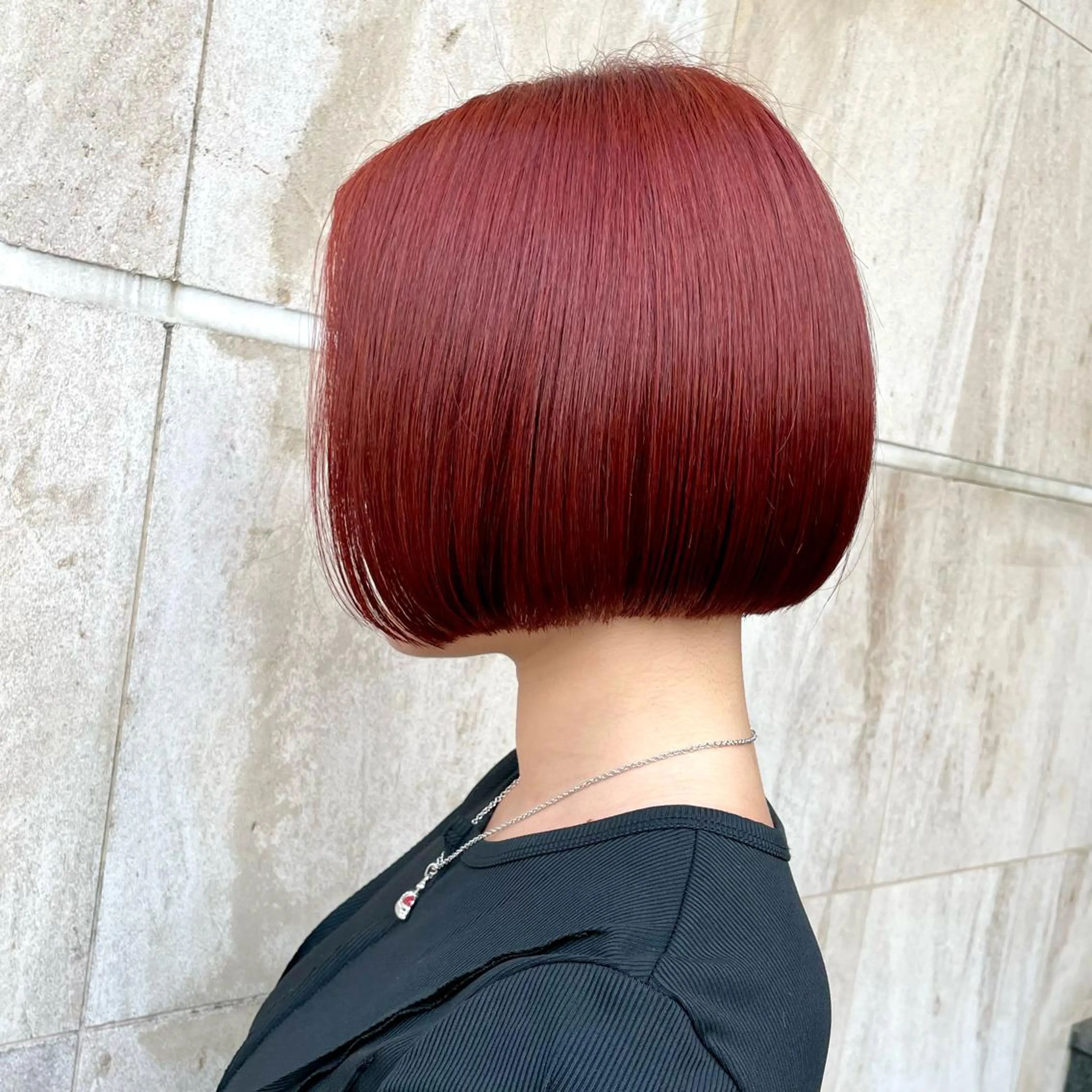 ミディアム カラー ブリーチ ダブルカラー ブリーチなしカラー レッドカラー アオガミ （前髪顔周りカット）のヘアスタイル