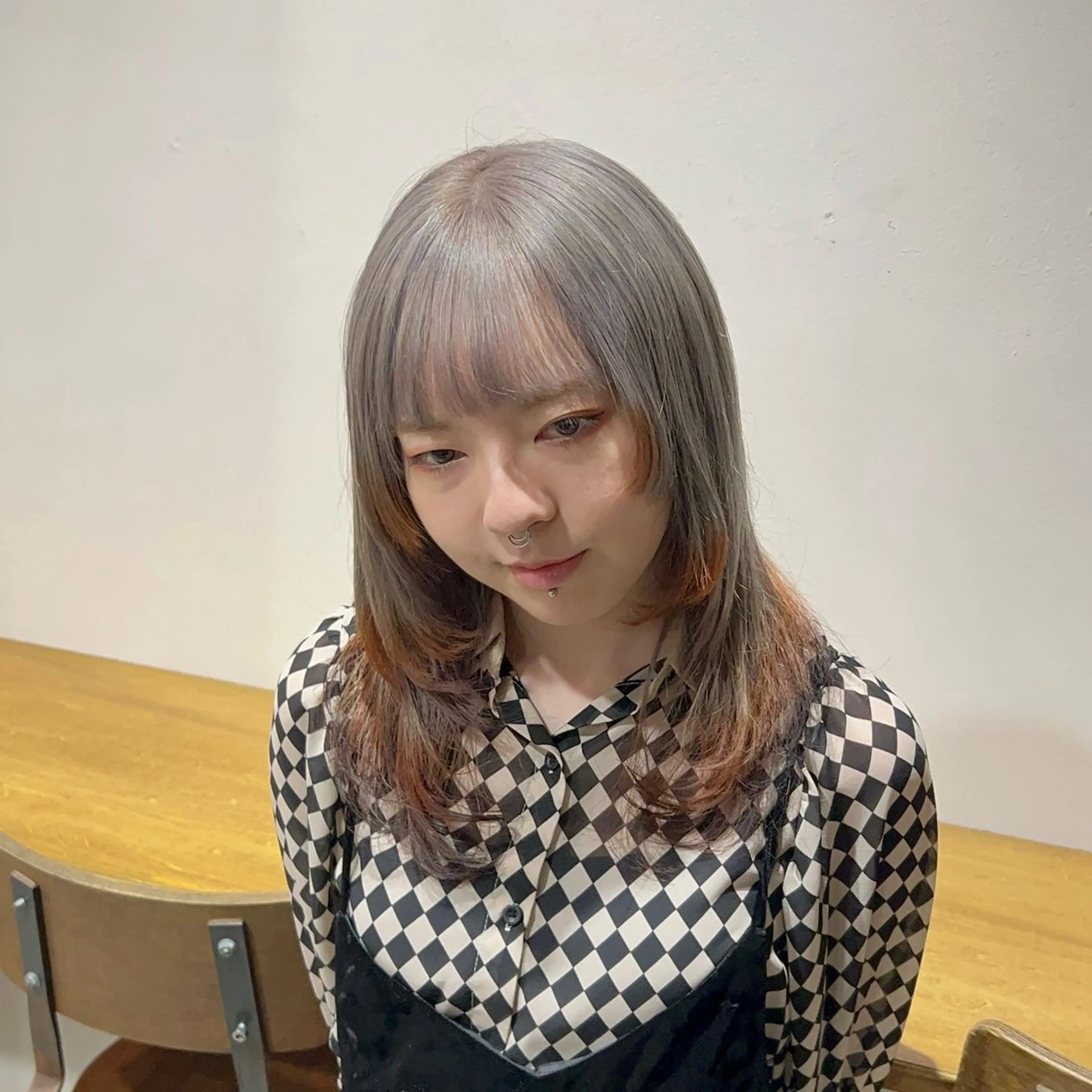 セミロング カラー 狐カラー オカベ ショウマのヘアスタイル