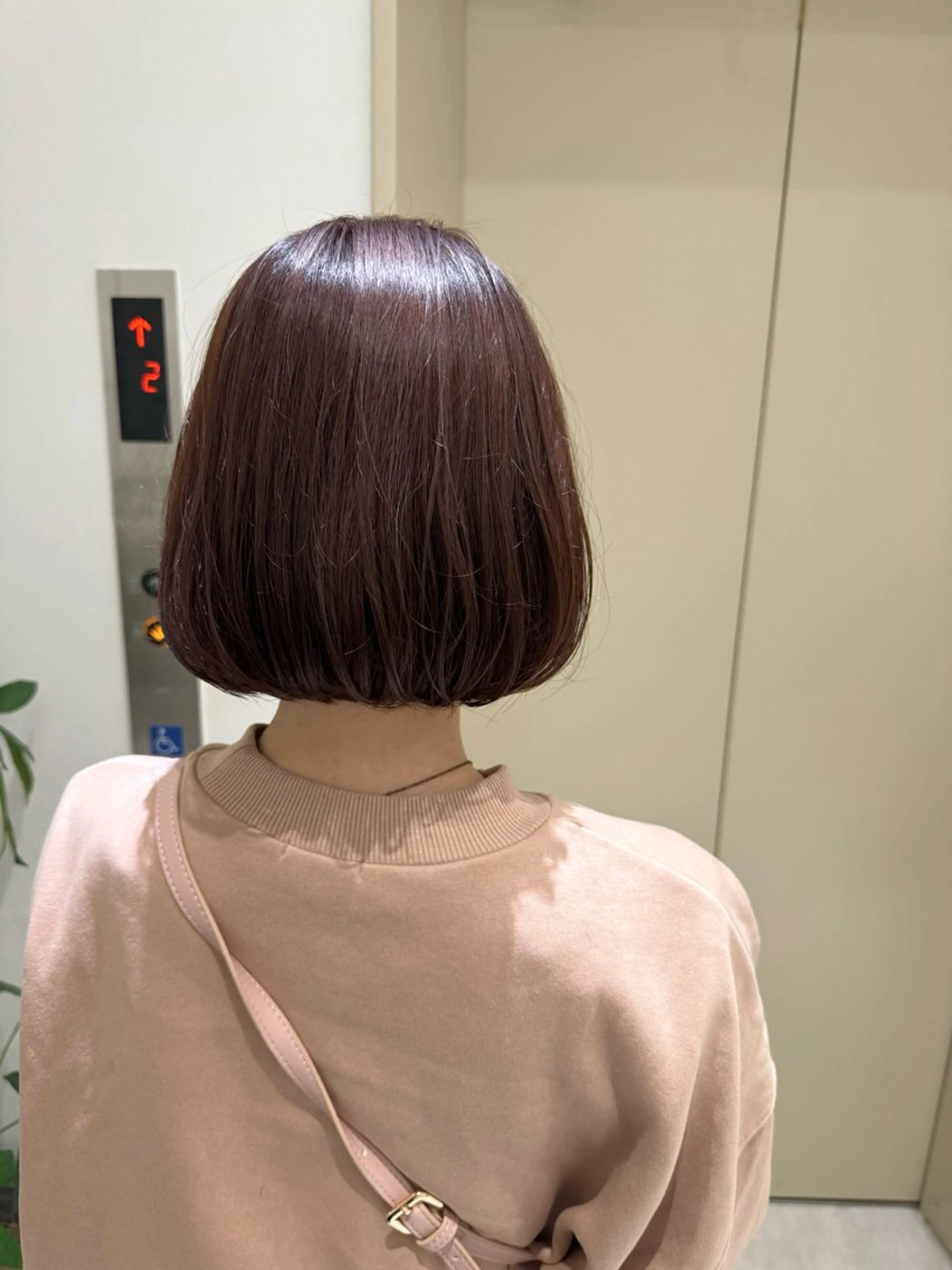 ショート カラー ブラウンカラー ピンクカラー ピンクブラウン ボブ カット ヘアカラー トリートメント 艶 透け感カラー 似合わせ 齊木 勇人のヘアスタイル
